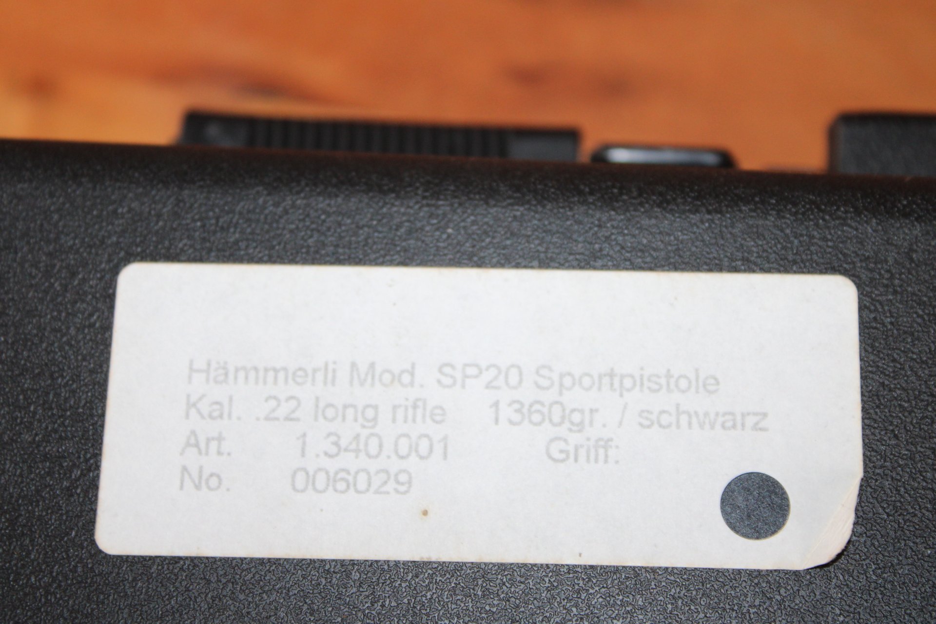 Schöne gebrauchte Sportpistole Hämmerli SP20 im Kal. .22lr mit zwei Griffen – Bild 2