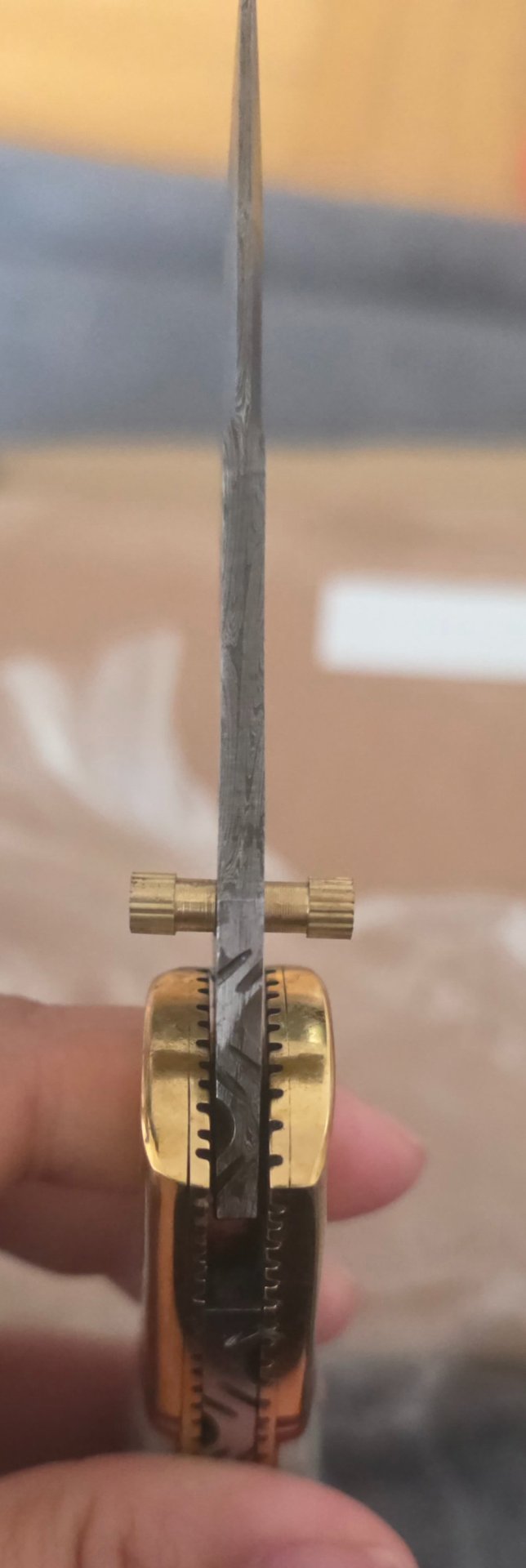 Konvolut 67 handgefertigte Damast-Klappmesser mit Lederetui - neuwertig – Bild 4
