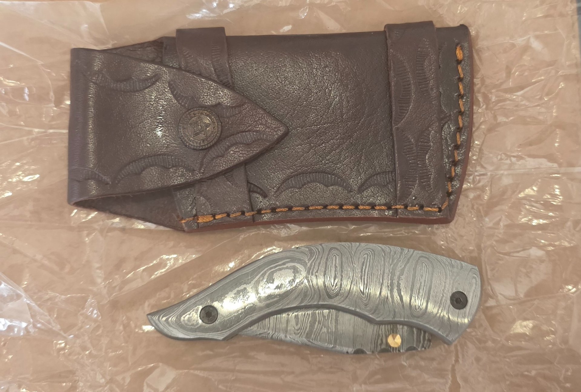 Konvolut 67 handgefertigte Damast-Klappmesser mit Lederetui - neuwertig – Bild 7