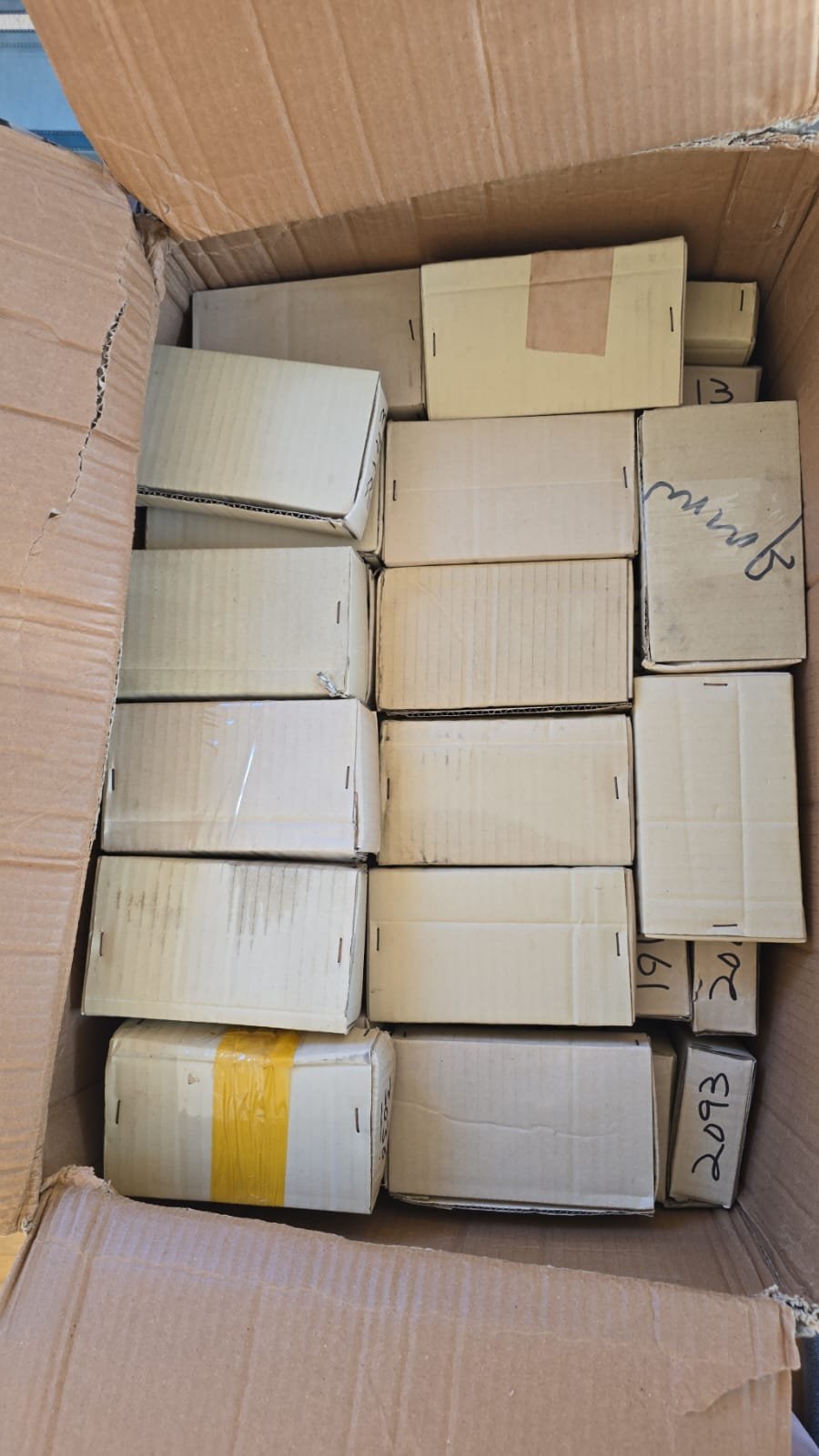 Konvolut 67 handgefertigte Damast-Klappmesser mit Lederetui - neuwertig – Bild 1