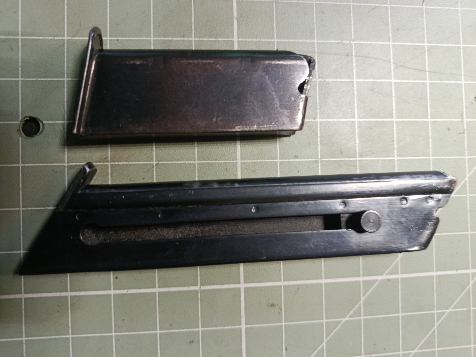 Zwei Magazine 22 LR Herkunft Unbekannt – Bild 2