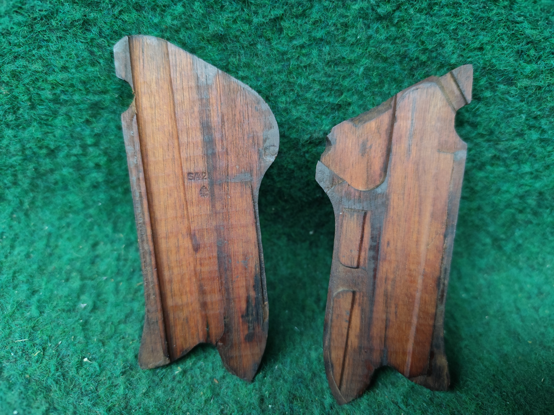 PISTOLE 08-GRIFFE mit SCHRAUBEN- – Bild 2