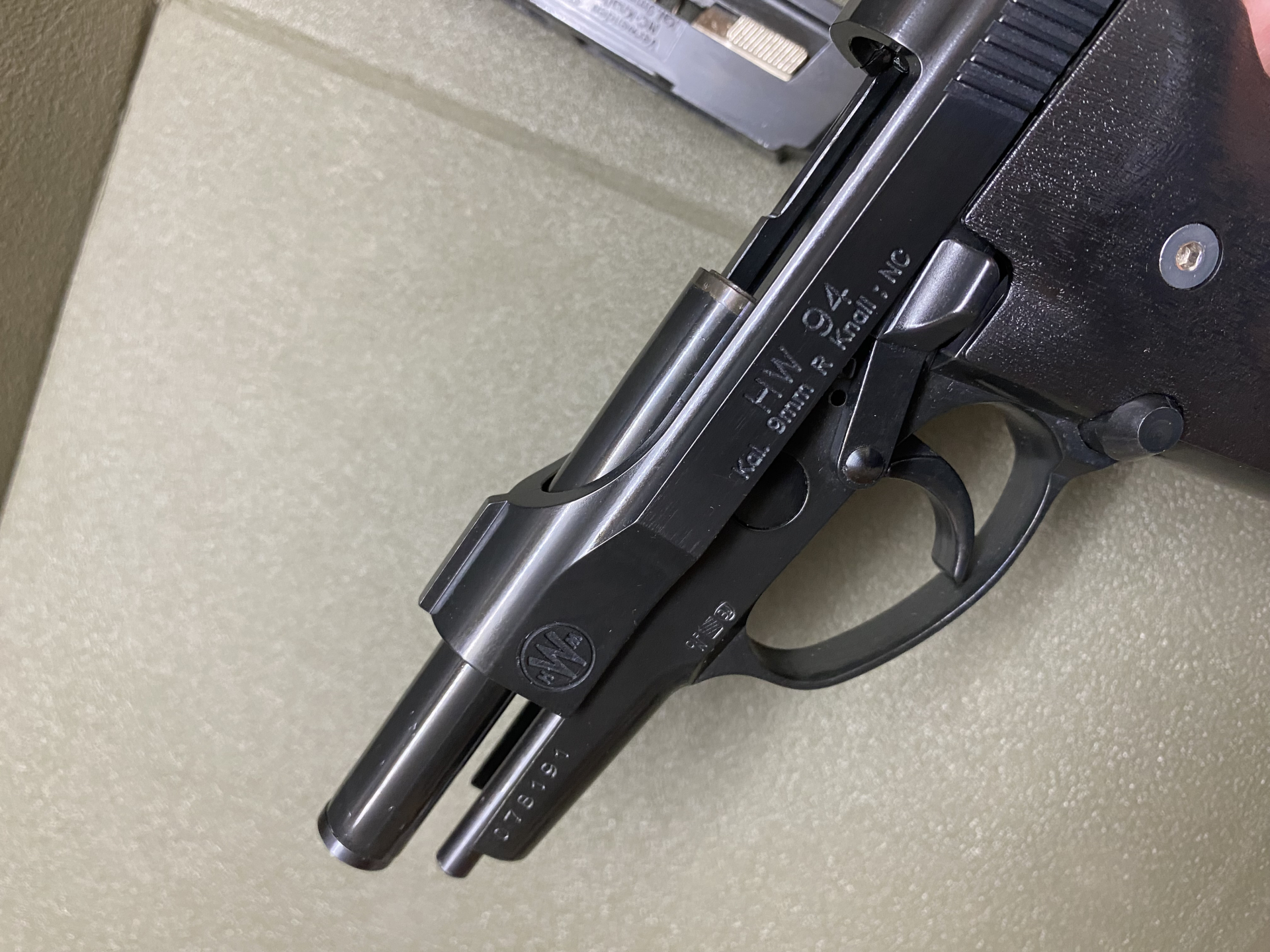 Weihrauch HW94 Schreckschuss Pistole 9mmRK (.380 Knall) mit Zubehör – Bild 3