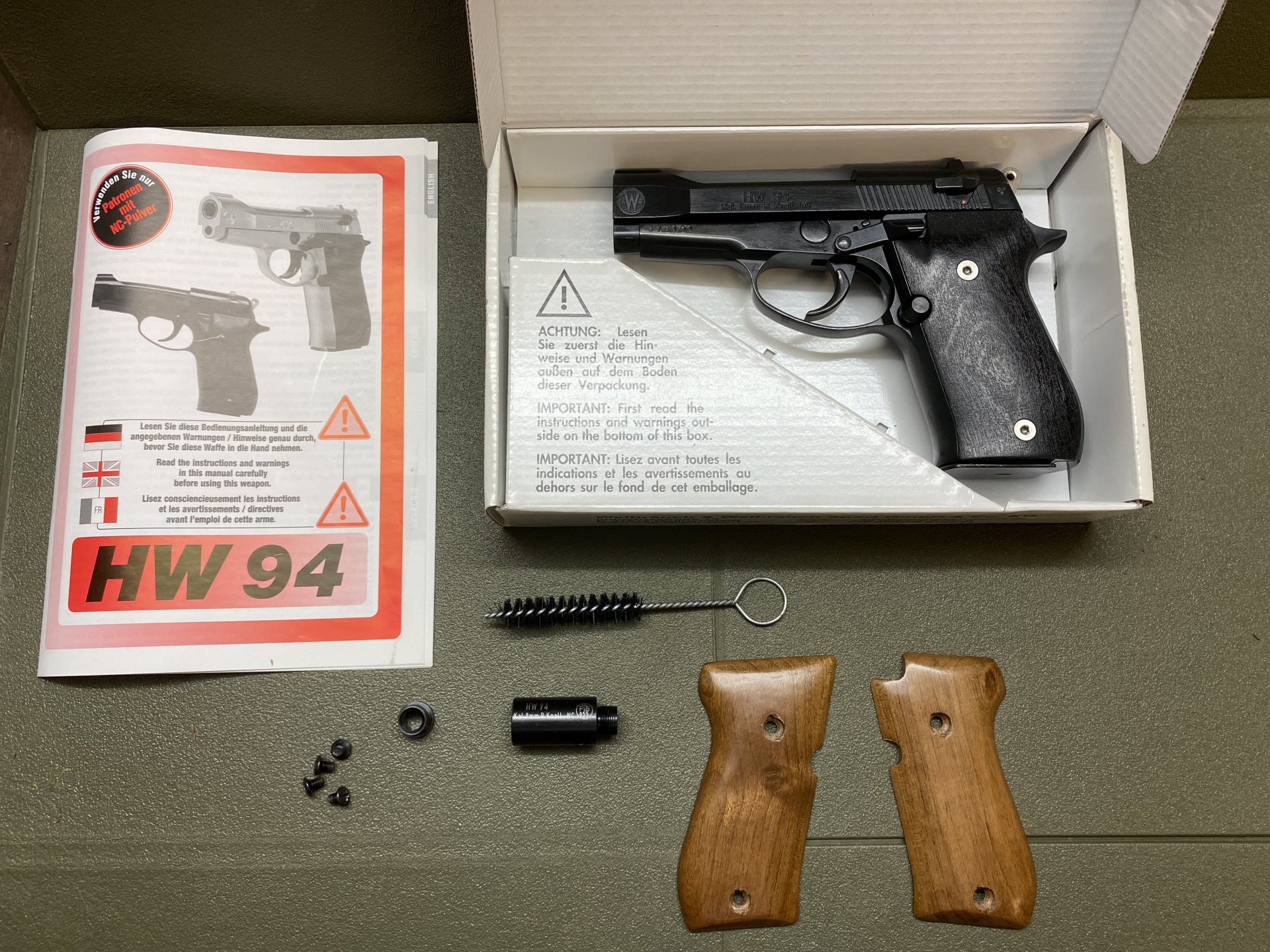 Weihrauch HW94 Schreckschuss Pistole 9mmRK (.380 Knall) mit Zubehör – Bild 6