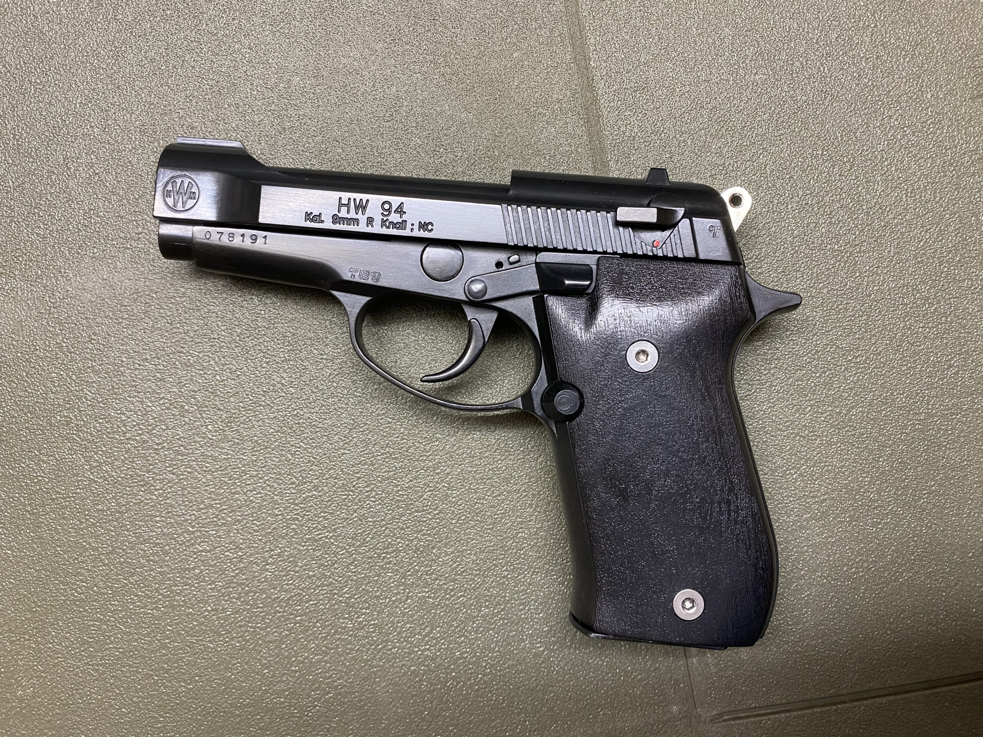 Weihrauch HW94 Schreckschuss Pistole 9mmRK (.380 Knall) mit Zubehör – Bild 1