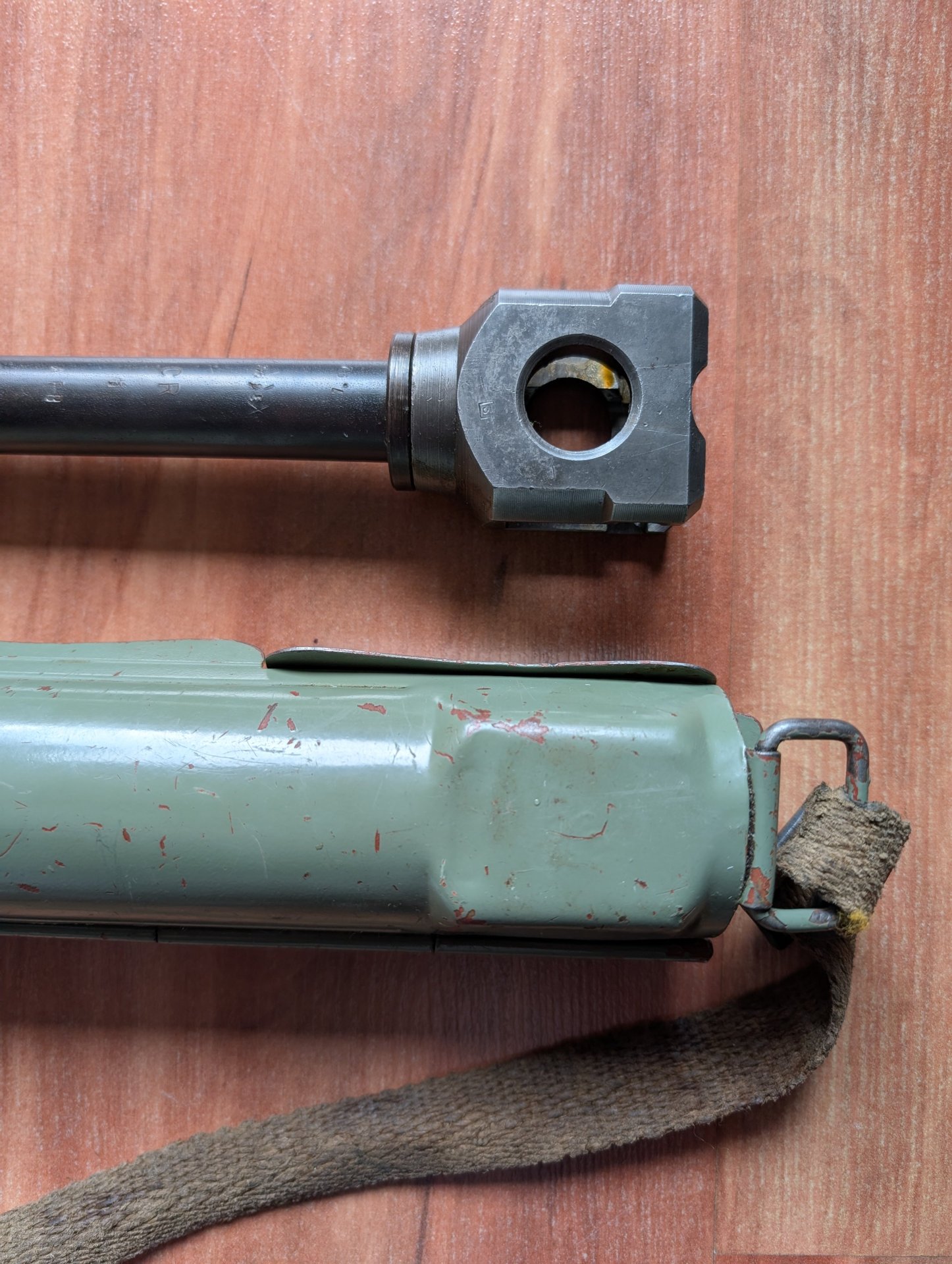 MG 42 Deko Dummy Lauf mit Transportbehälter – Bild 3