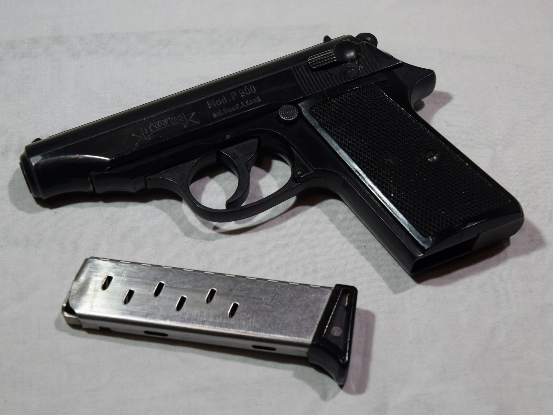 IWG Mod. P900 Cal. 9mm P.A.K. PTB 660 – Bild 2