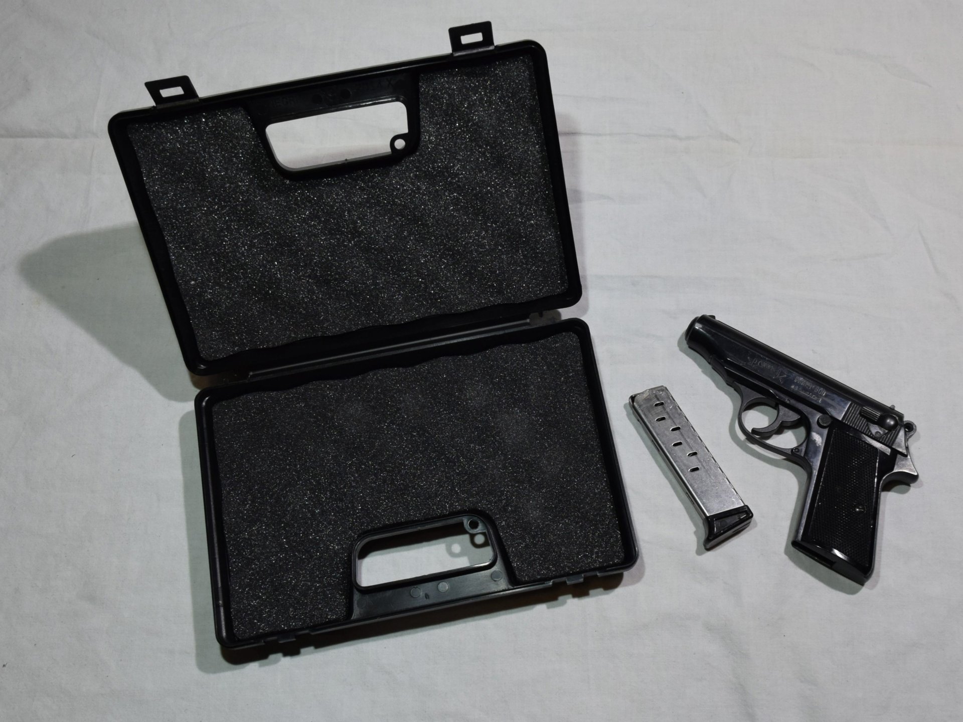 IWG Mod. P900 Cal. 9mm P.A.K. PTB 660 – Bild 1