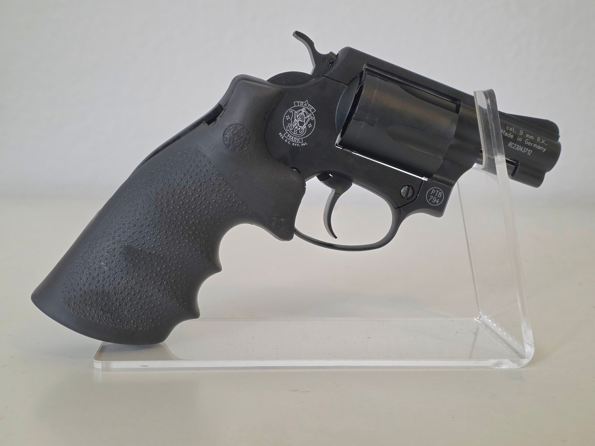 NEUER SMITH & WESSON CHIEFS SPECIAL MIT HOGUE GRIFF UND LEDERHOLSTER – Bild 2