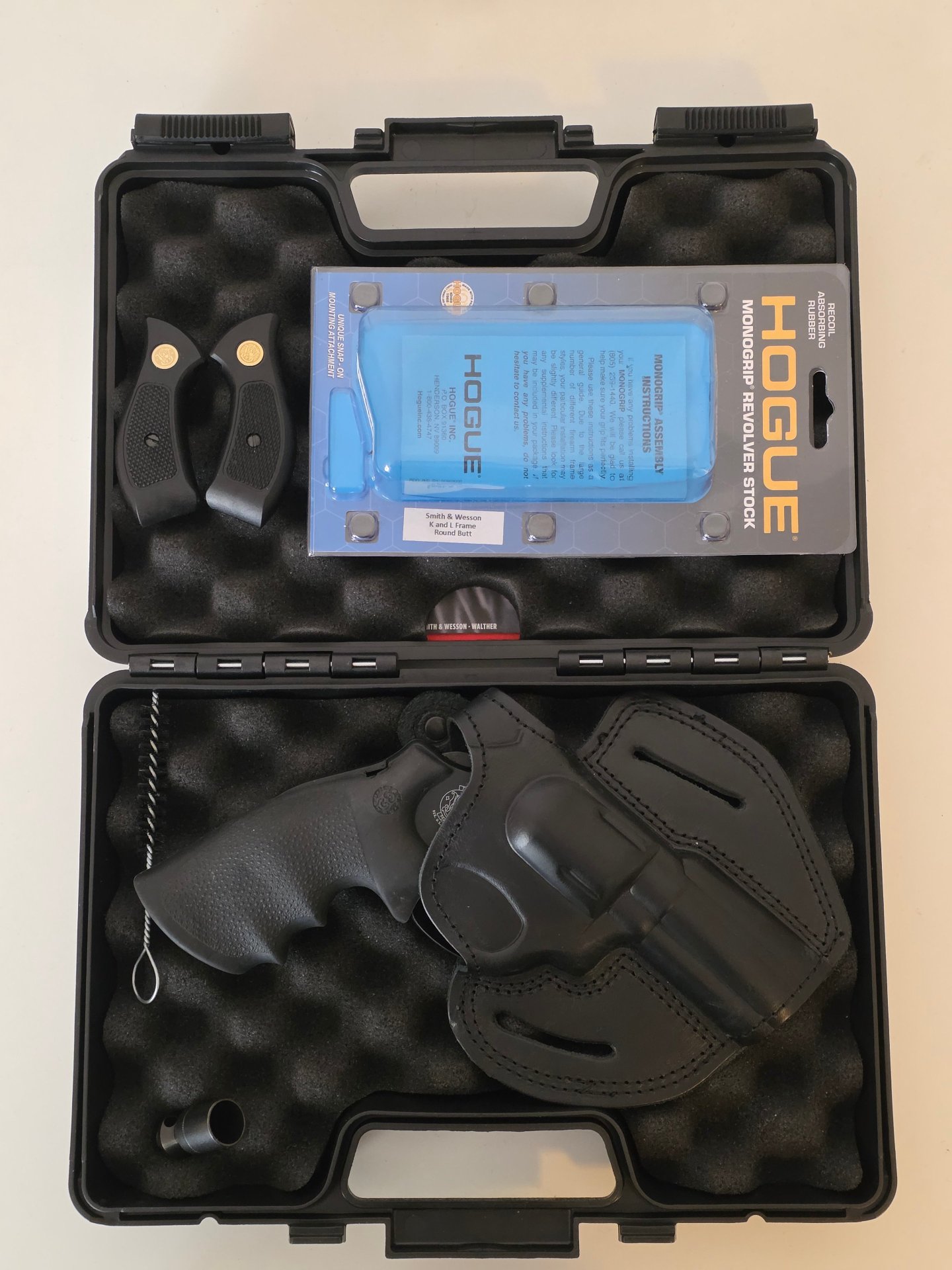 NEUER SMITH & WESSON CHIEFS SPECIAL MIT HOGUE GRIFF UND LEDERHOLSTER – Bild 5