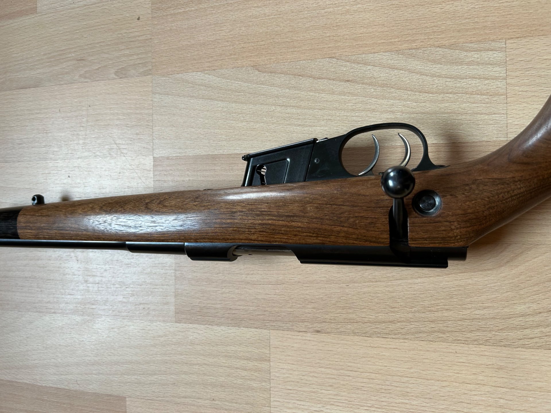 Neuwertige Walther KKJ .22 Hornet- mit Mündungsgewinde – Bild 3