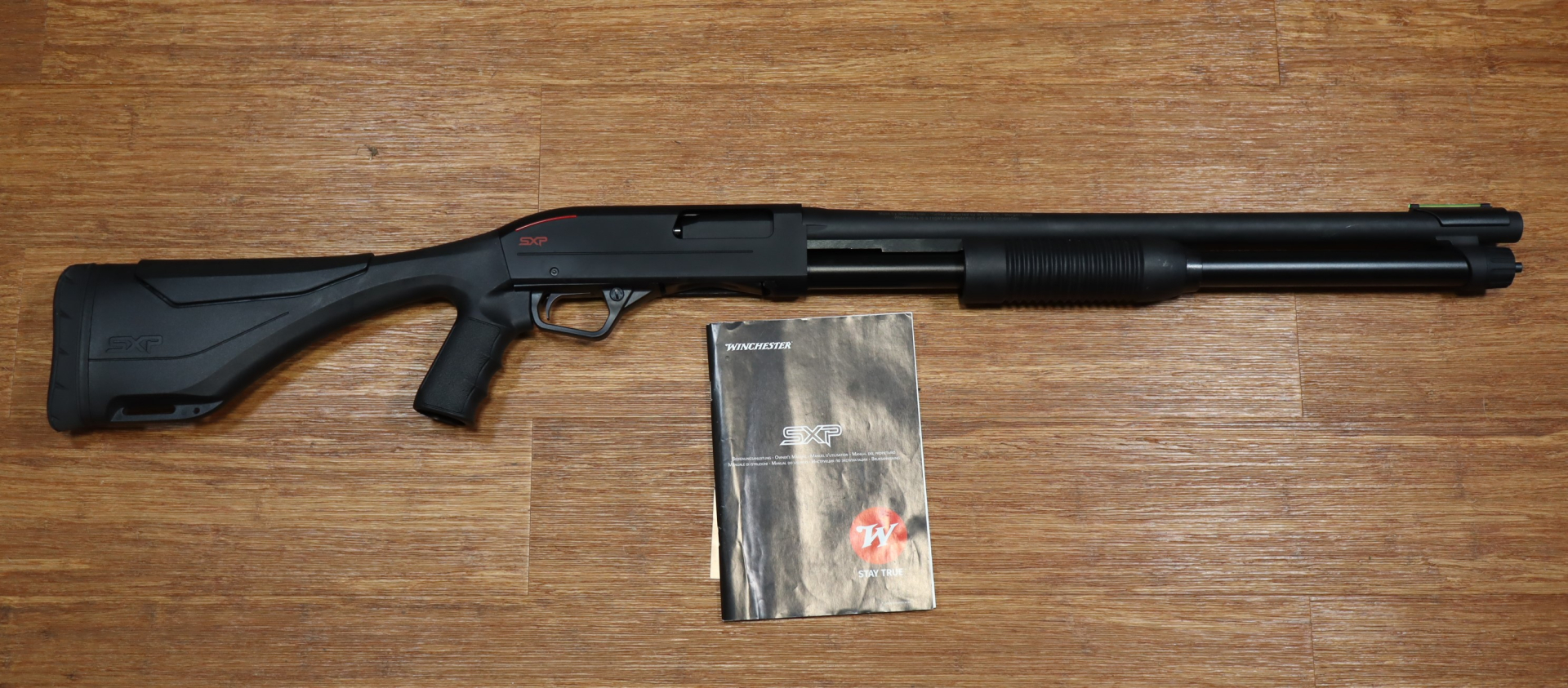 Vorderschaftrepetierflinte Winchester SXP Defender, Kal.12/76, 20" LL – Bild 1