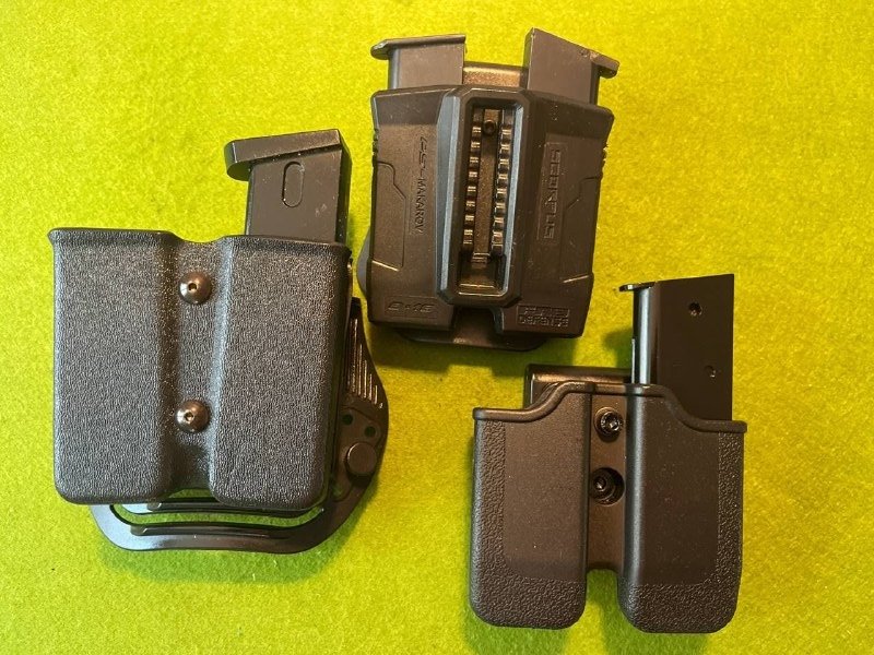 KLEINES KONVOLUT ZUBEHÖR 3 MAGAZINTRÄGER KAL. 9X 18/40 P5 MAKAROV ÄHNLICHE – Bild 1