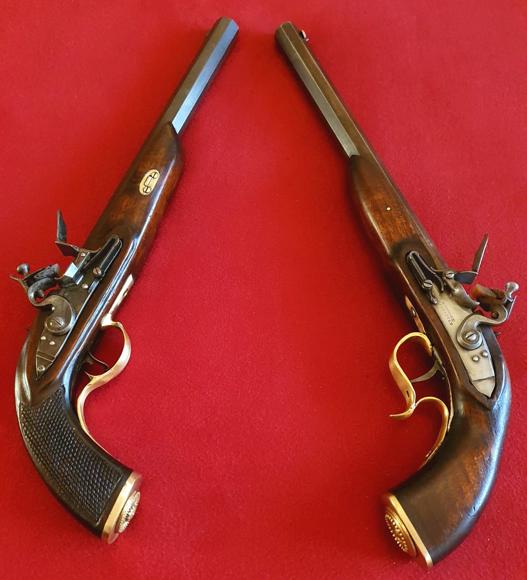 2x ältere Steinschloßpistolen (links u. rechts) - Herst. M. Frohn - Cal. 45 - Dt. Beschuss – Bild 1