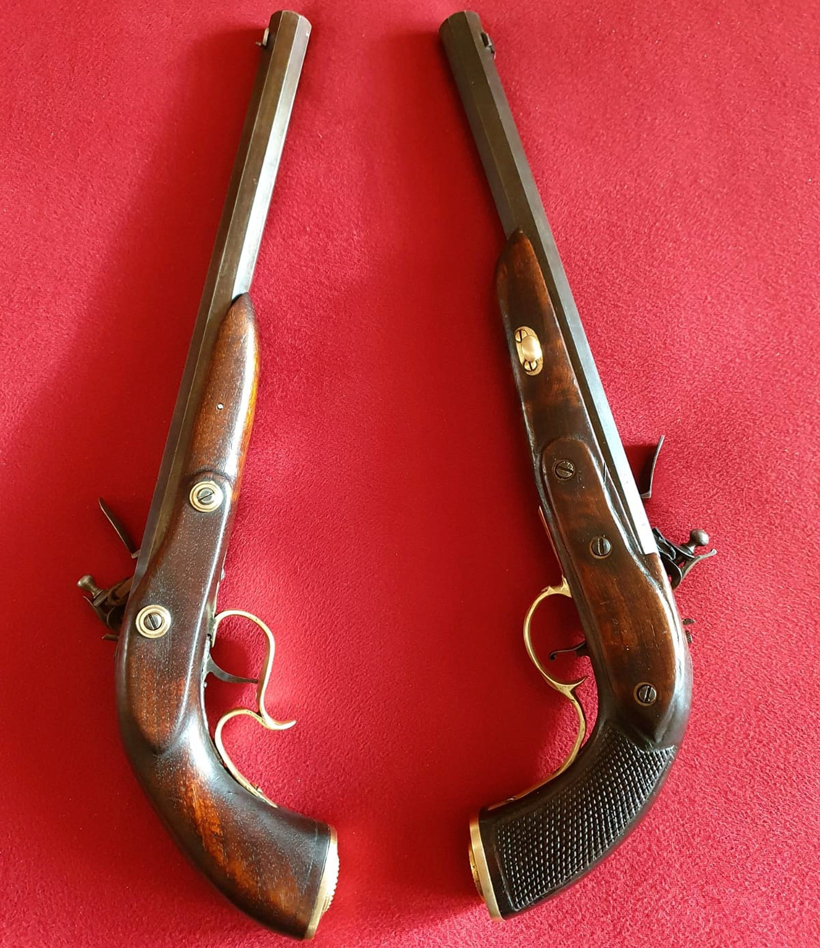 2x ältere Steinschloßpistolen (links u. rechts) - Herst. M. Frohn - Cal. 45 - Dt. Beschuss – Bild 2