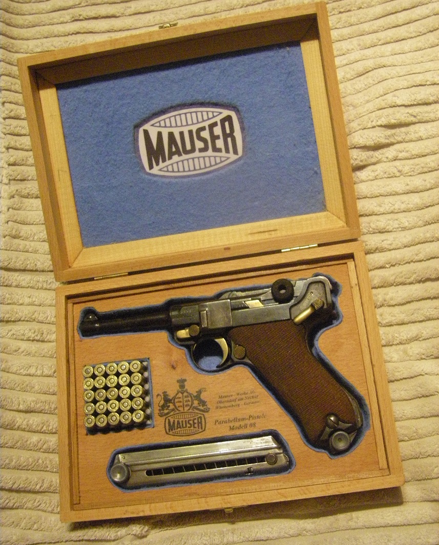 P 08 Pistole Mauser Kassette, Präsentation – Bild 1