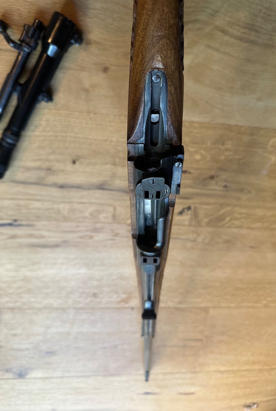 K98 / 98er Jagdrepetierer Kal. .308 Win. – Schaftverzierung mit Rehwild – Nickel-Zielfernrohr – Bild 3