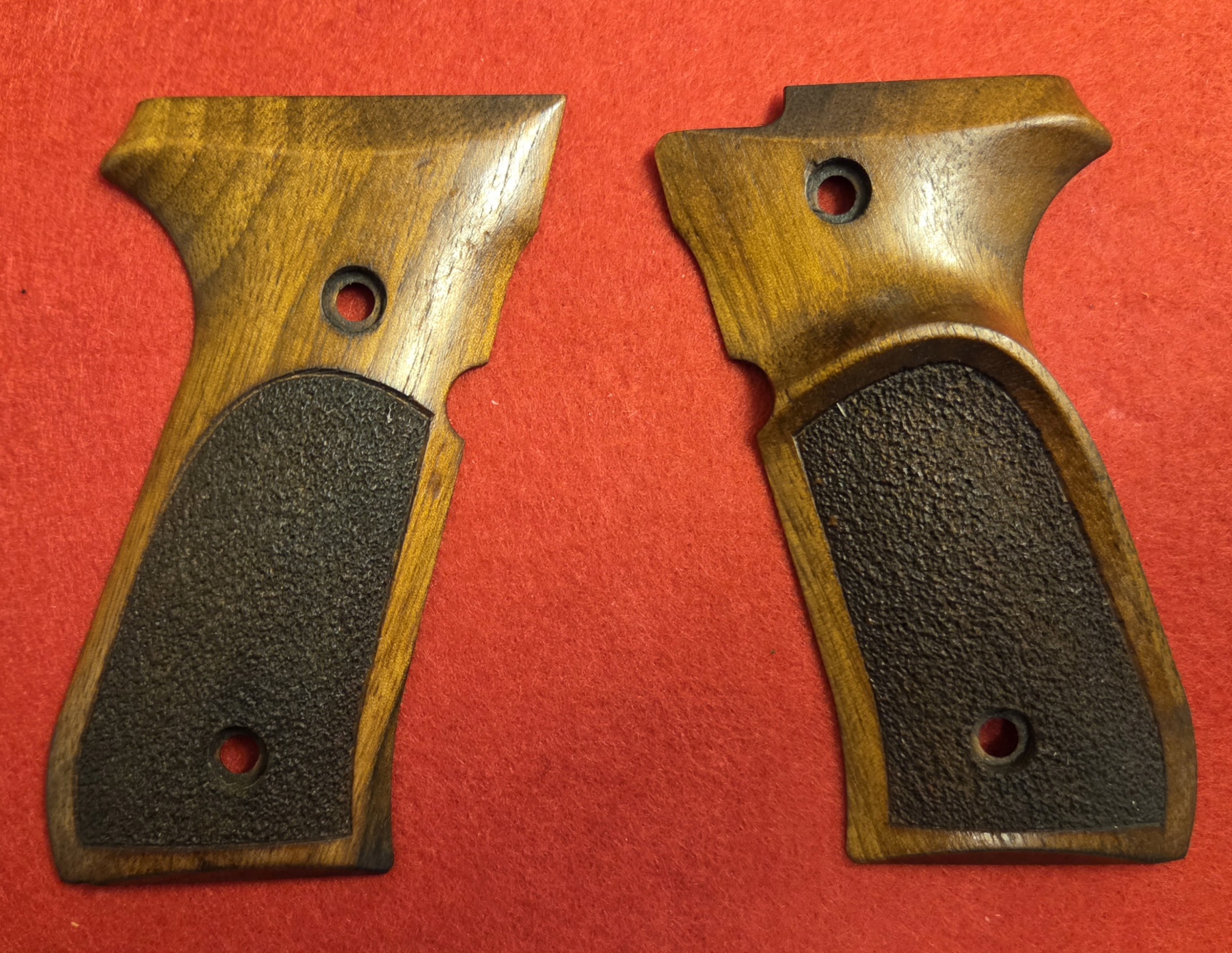 Schöne Nill Griffschalen Nussbaum, für Pistole Beretta 92 FS . Top Zustand – Bild 1