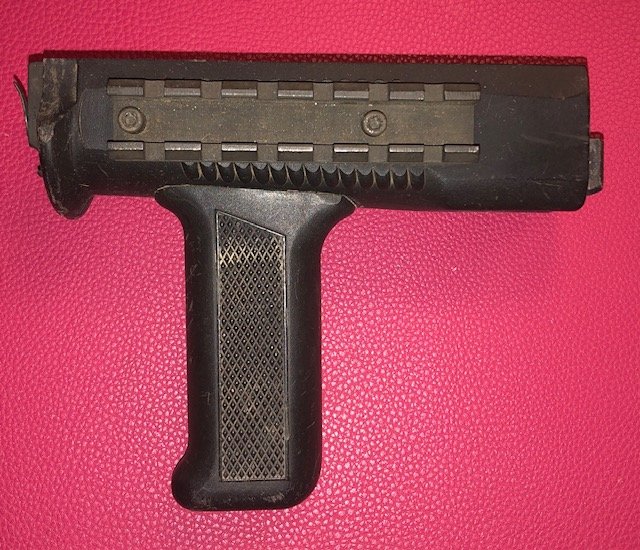 AK47 Kalaschnikow Polen BERYL / unterer Handschutz mit Griff und Zubehörschienen – Bild 2