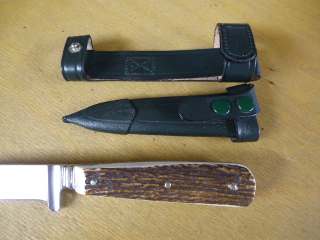 Puma Messer - Jagdnicker GNICKER - Nr. 11 3596 - Griffschalen aus Hirschhorn - Lederscheide - in OVP – Bild 6