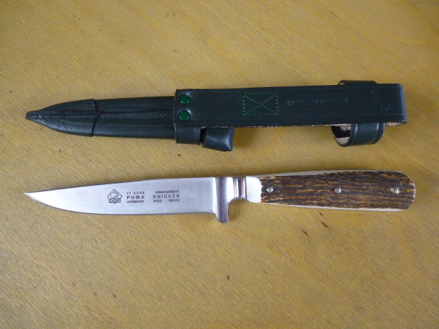 Puma Messer - Jagdnicker GNICKER - Nr. 11 3596 - Griffschalen aus Hirschhorn - Lederscheide - in OVP – Bild 3