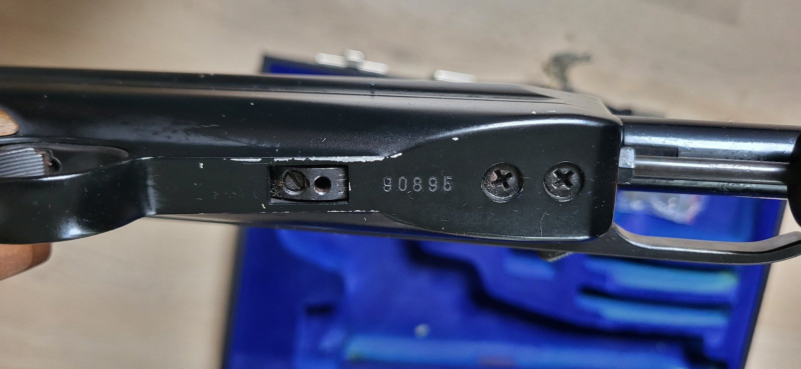 Feinwerkbau Match - Luftpistole LP 65 mit original Koffer und Laufgewichten mit Formgriff – Bild 3