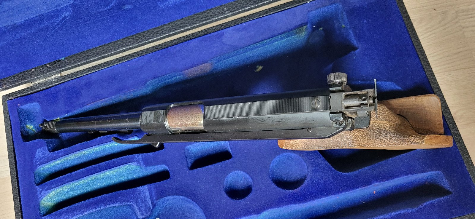 Feinwerkbau Match - Luftpistole LP 65 mit original Koffer und Laufgewichten mit Formgriff – Bild 4