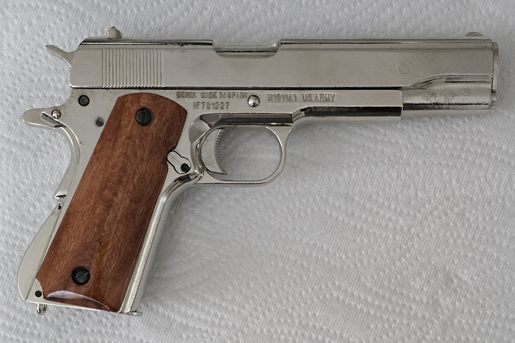 Colt 1911 Deko Pistole M1911A1 .45 - Zerlegbare Version vernickelt - Echtholz – Bild 3