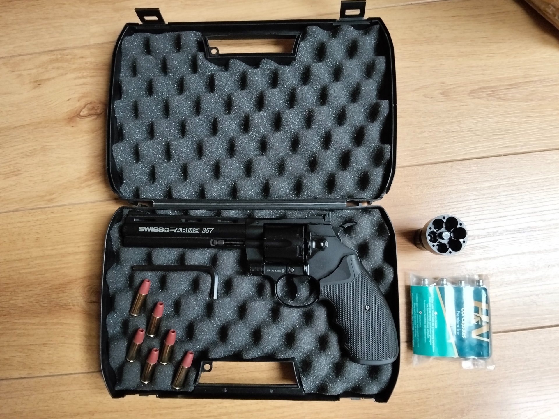 CO² Revolver Swiss Arms .357 4,5 mm mit Zubehör – Bild 3