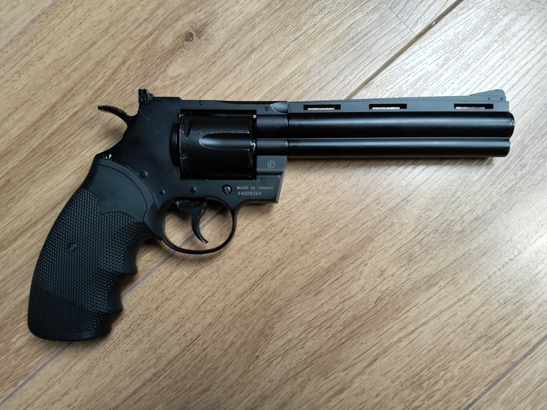 CO² Revolver Swiss Arms .357 4,5 mm mit Zubehör – Bild 2