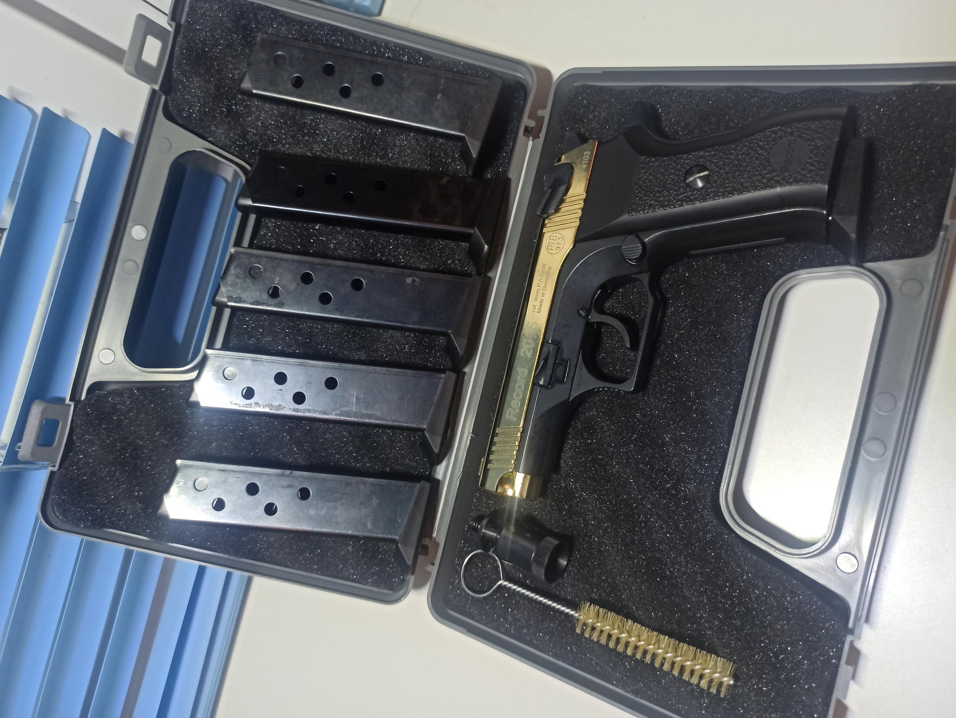 Record 2015 9 mm Pak plus 5 Magazine Neu – Bild 1