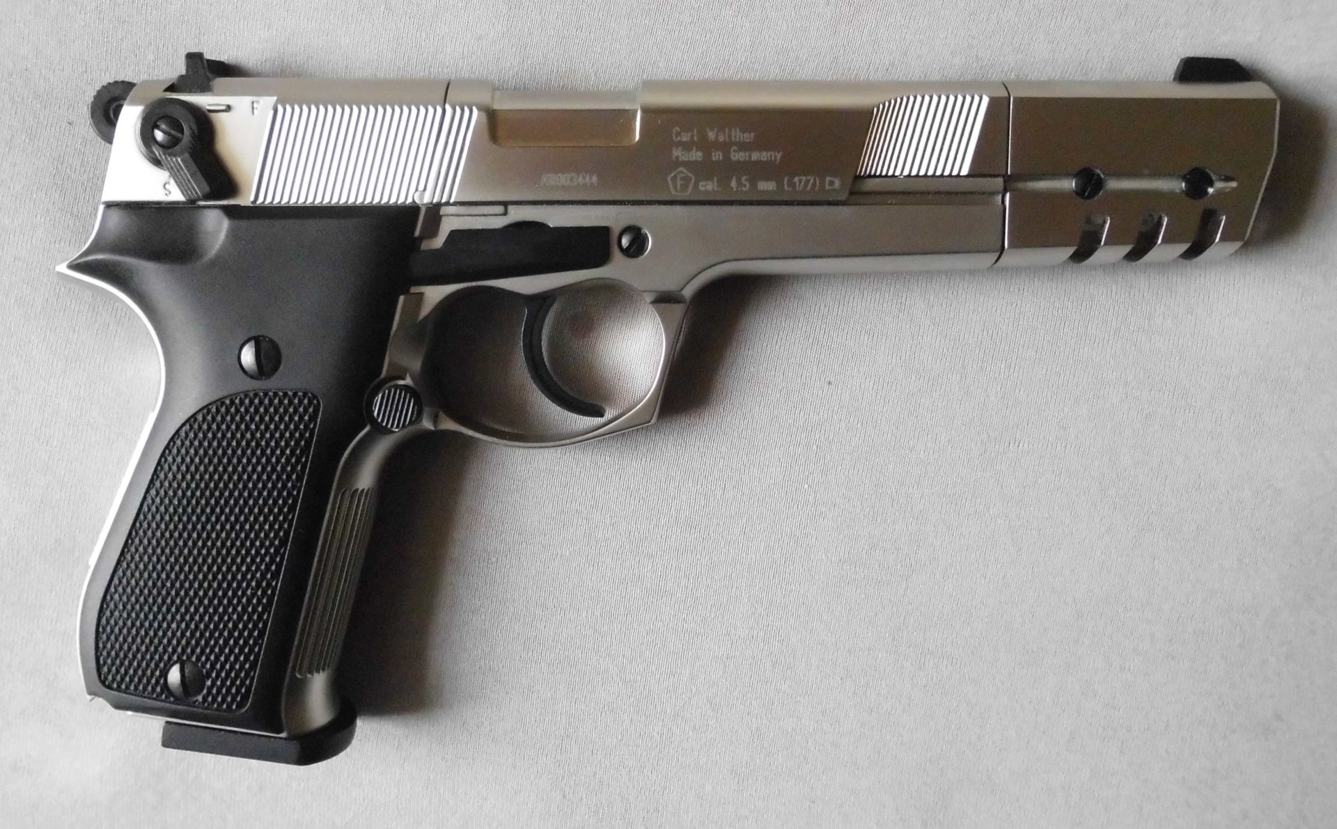 Walther CP 88 Competition, 6 Zoll Lauf 4,5 mm, Nickel, 5 Magazine. – Bild 2