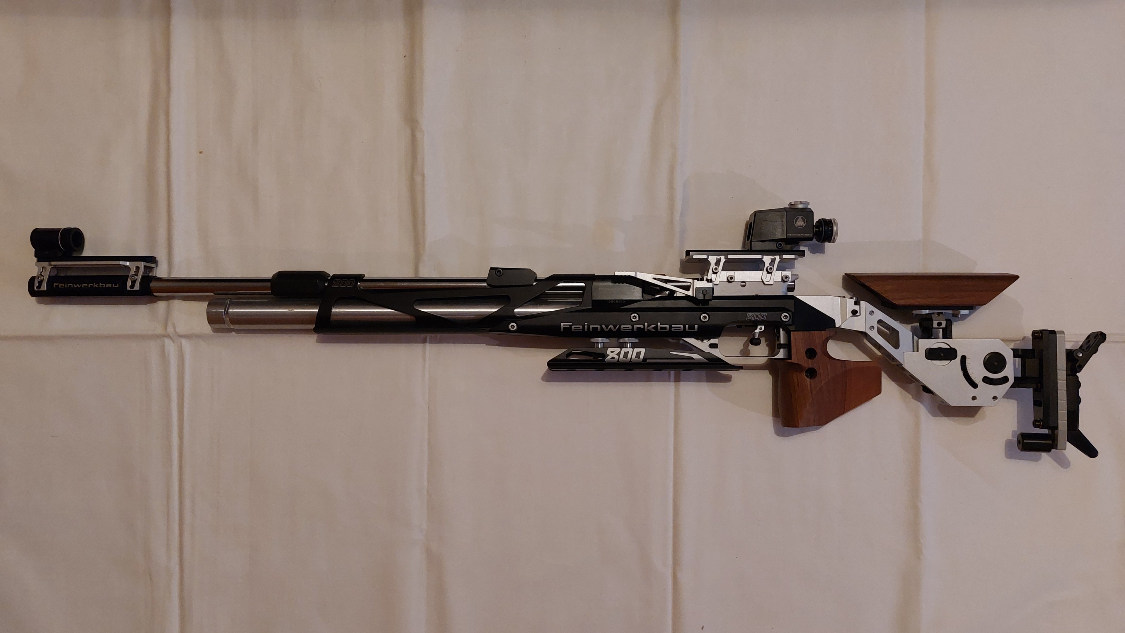 Feinwerkbau 800X Rechts Luftgewehr, Sonderausführung Schaftbacke und Griff (Größe „L“) in Nussbaum – Bild 1