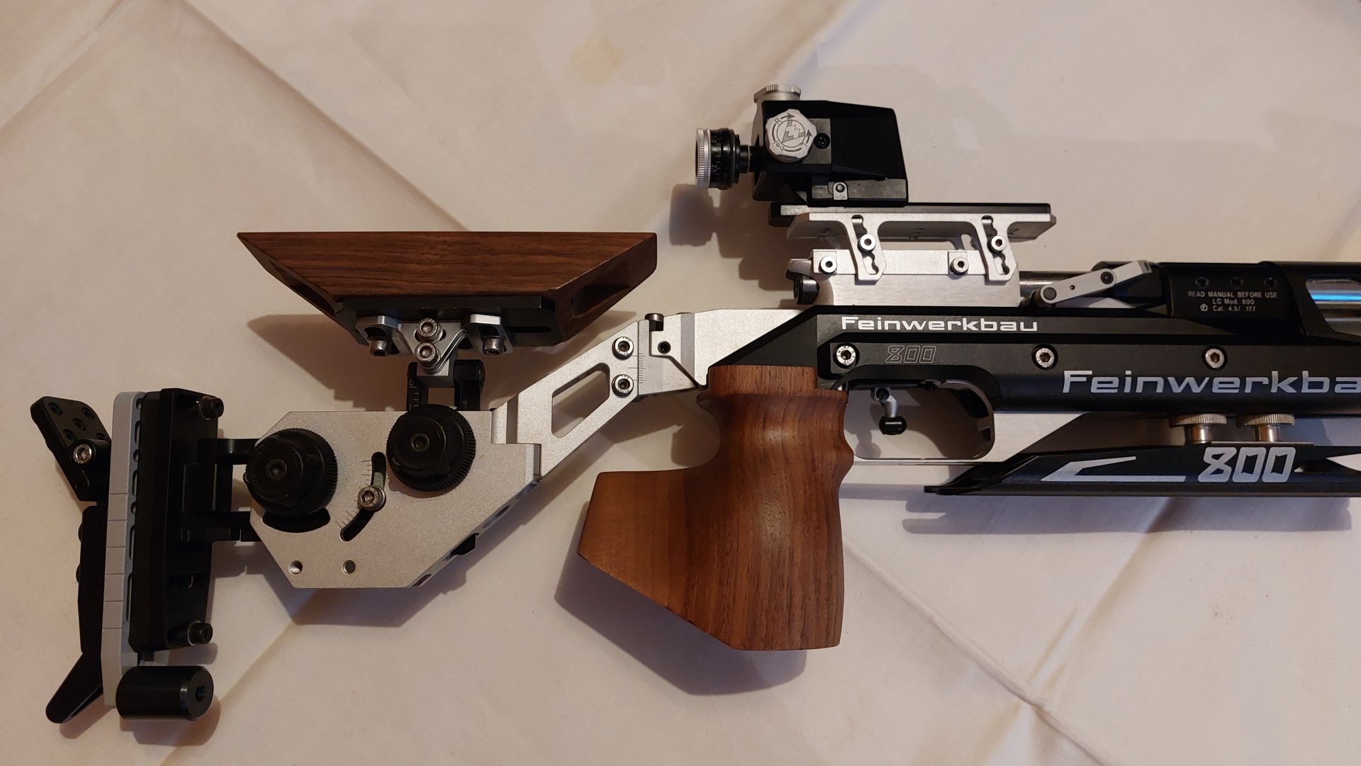 Feinwerkbau 800X Rechts Luftgewehr, Sonderausführung Schaftbacke und Griff (Größe „L“) in Nussbaum – Bild 3