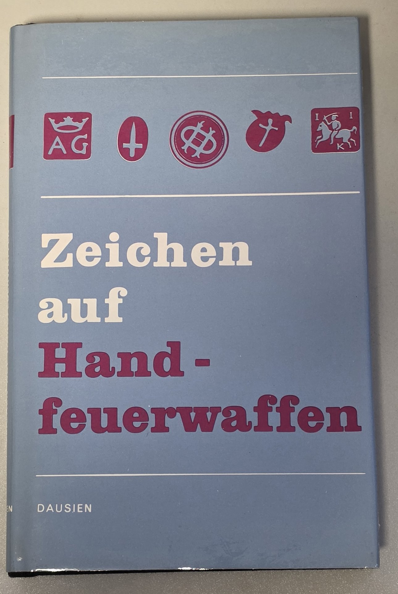 Jan Gargela / Zdeněk Faktor – Zeichen auf Handfeuerwaffen – Bild 1