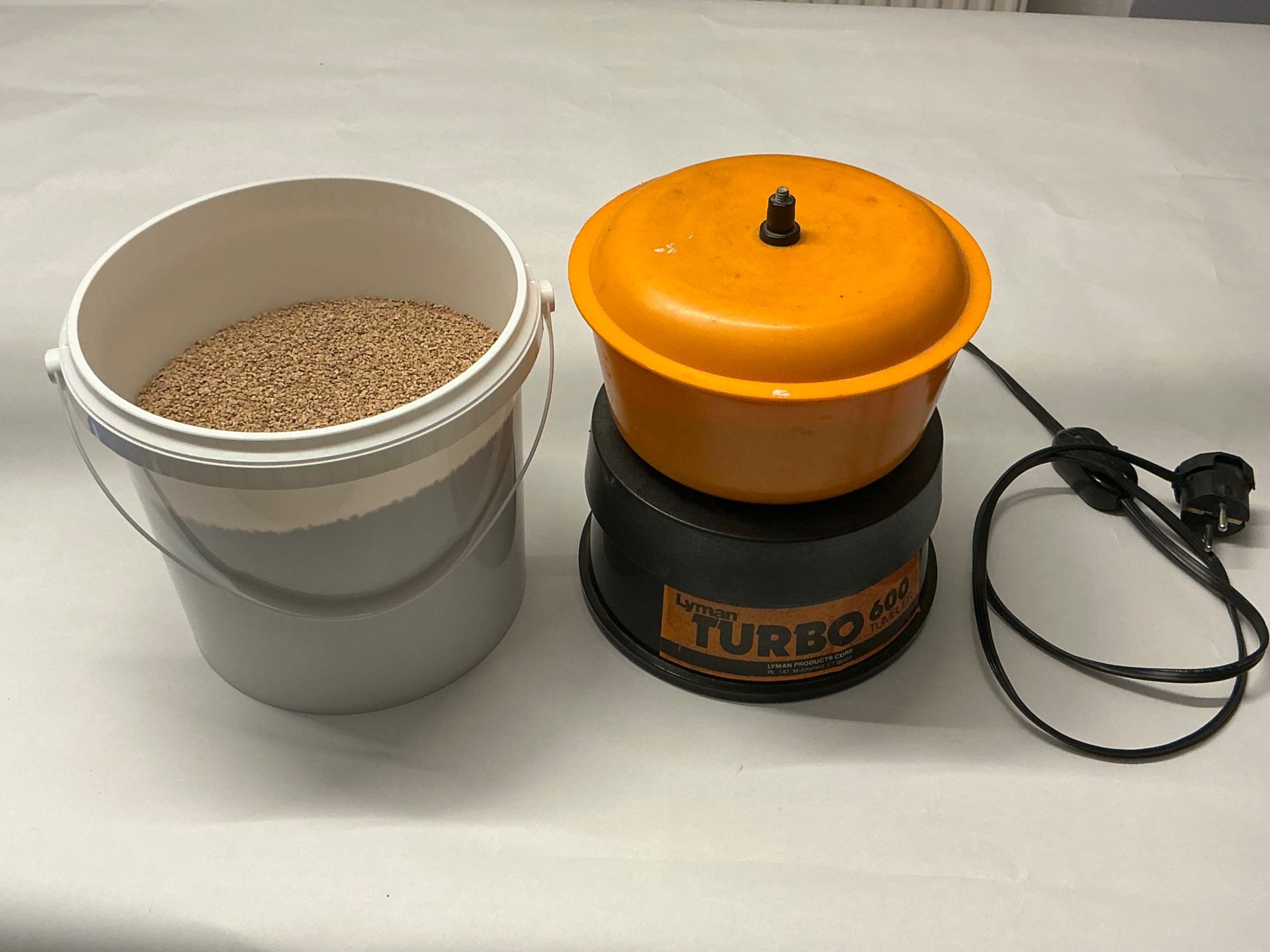 Lyman Tumbler Turbo 600 inkl Nussschalengranulat – Bild 3