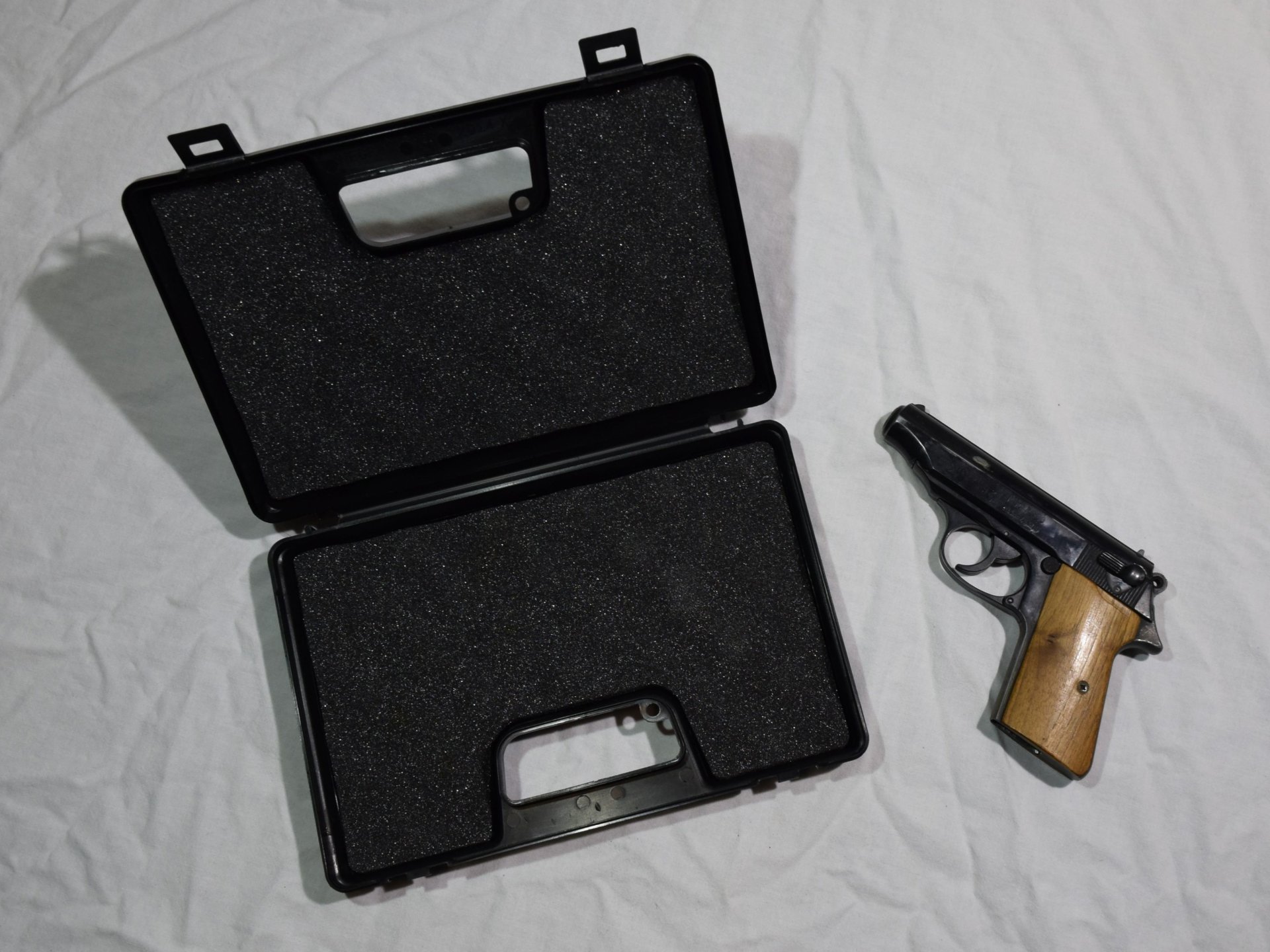 IWG Mod. P900 Cal. 9mm P.A.K. PTB 660 Defekt – Bild 1