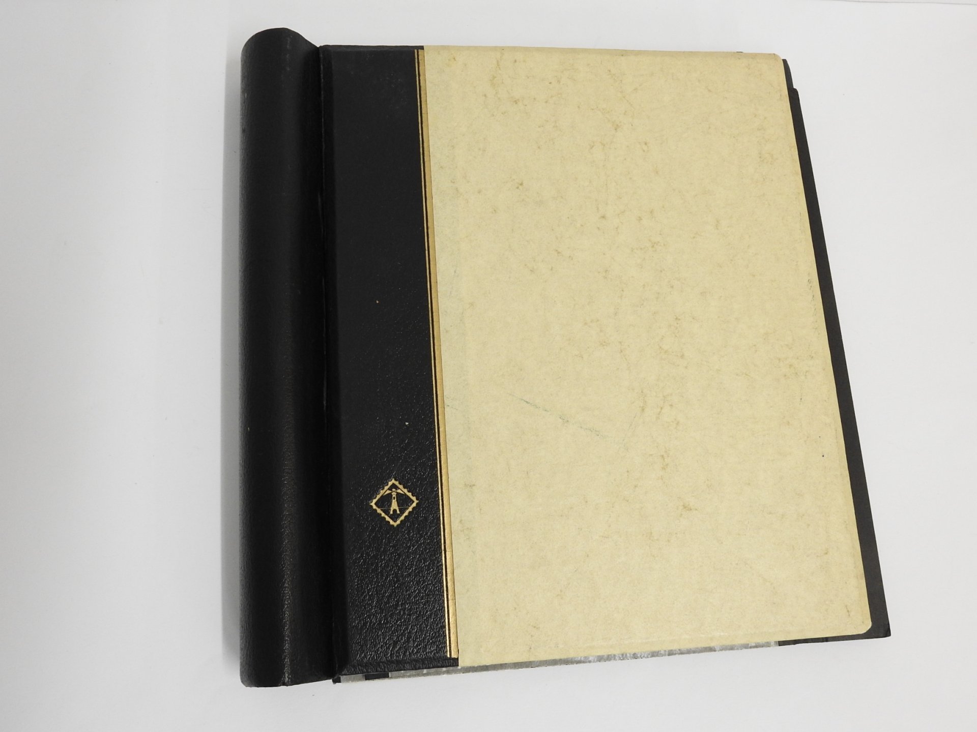 Alte Briefmarken aus aller Welt – Sammlung im großen Einsteckalbum von „Leuchtturm“ – Bild 1