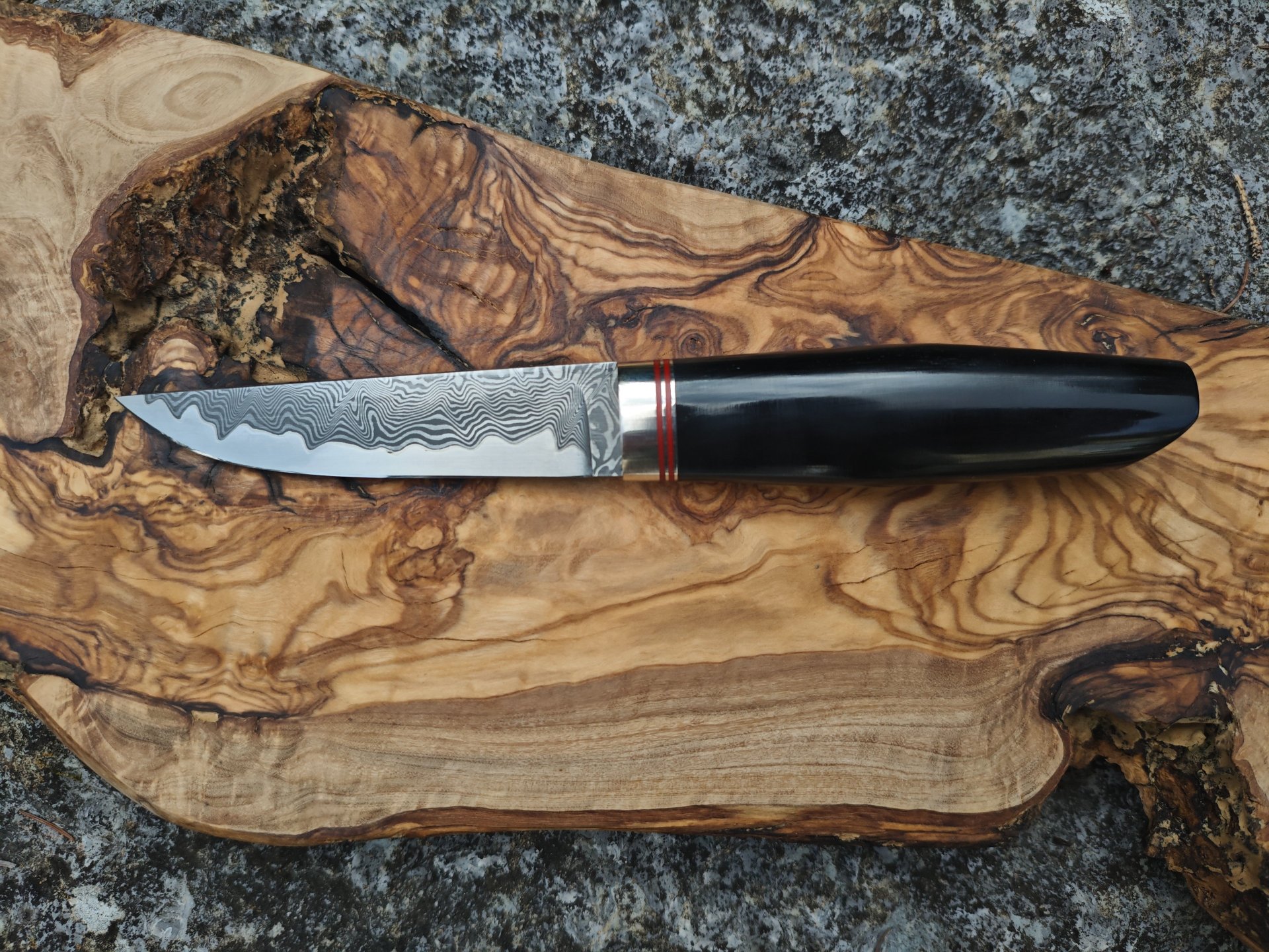 Handgemachtes Puukko / Messer im finnischen Stil – PMD550 (63 HRC) in rostfreiem Damast – Bild 5