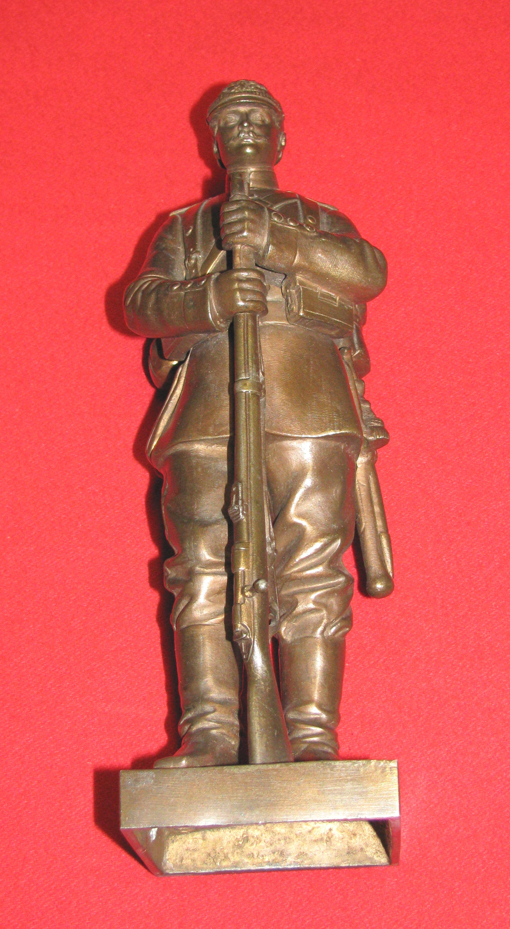 Patriotische Bronze, Preußischer Soldat mit Gewehr, ca. 26cm Gießereimarke „R. Bellair & Co., Berlin – Bild 3