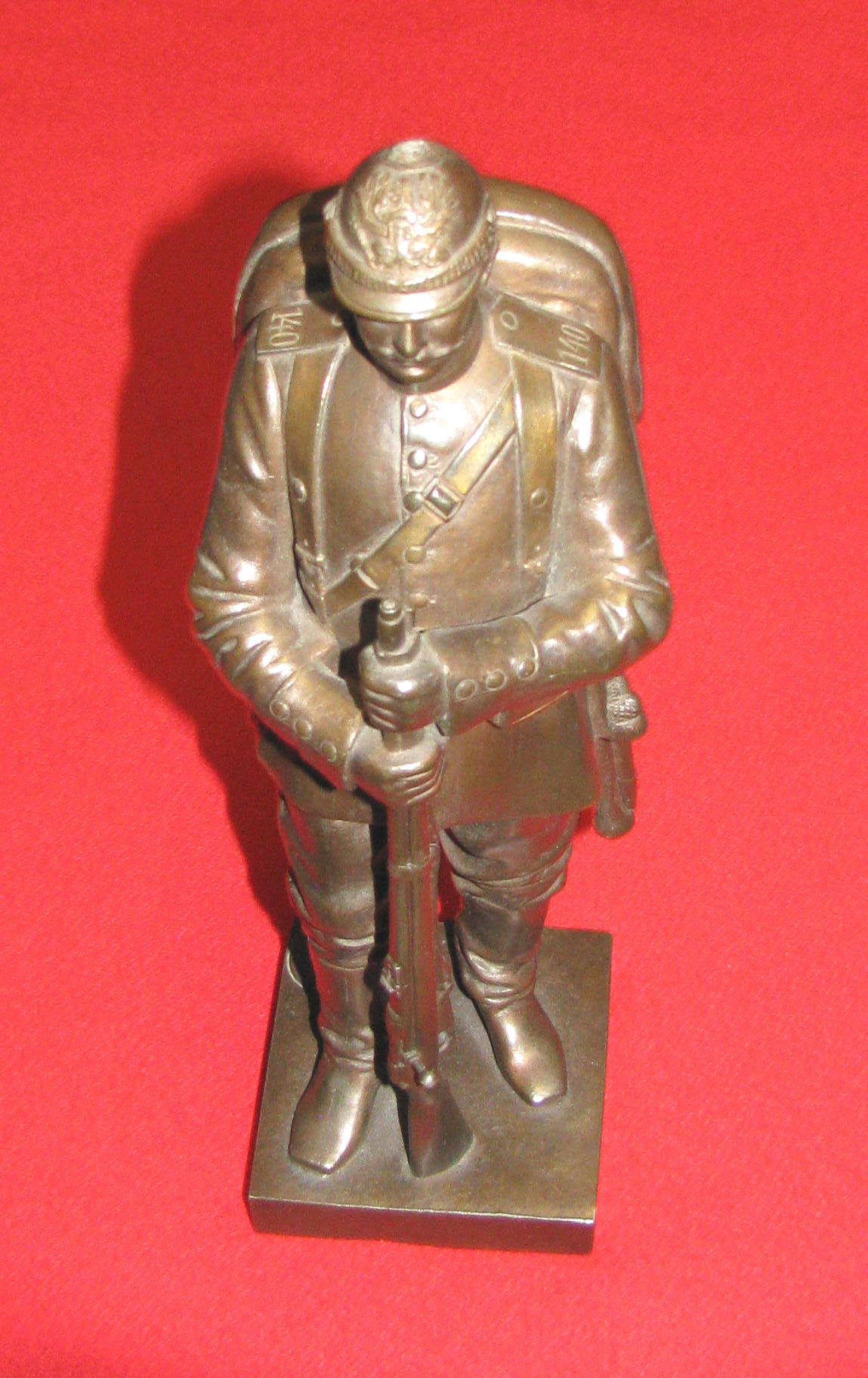 Patriotische Bronze, Preußischer Soldat mit Gewehr, ca. 26cm Gießereimarke „R. Bellair & Co., Berlin – Bild 1