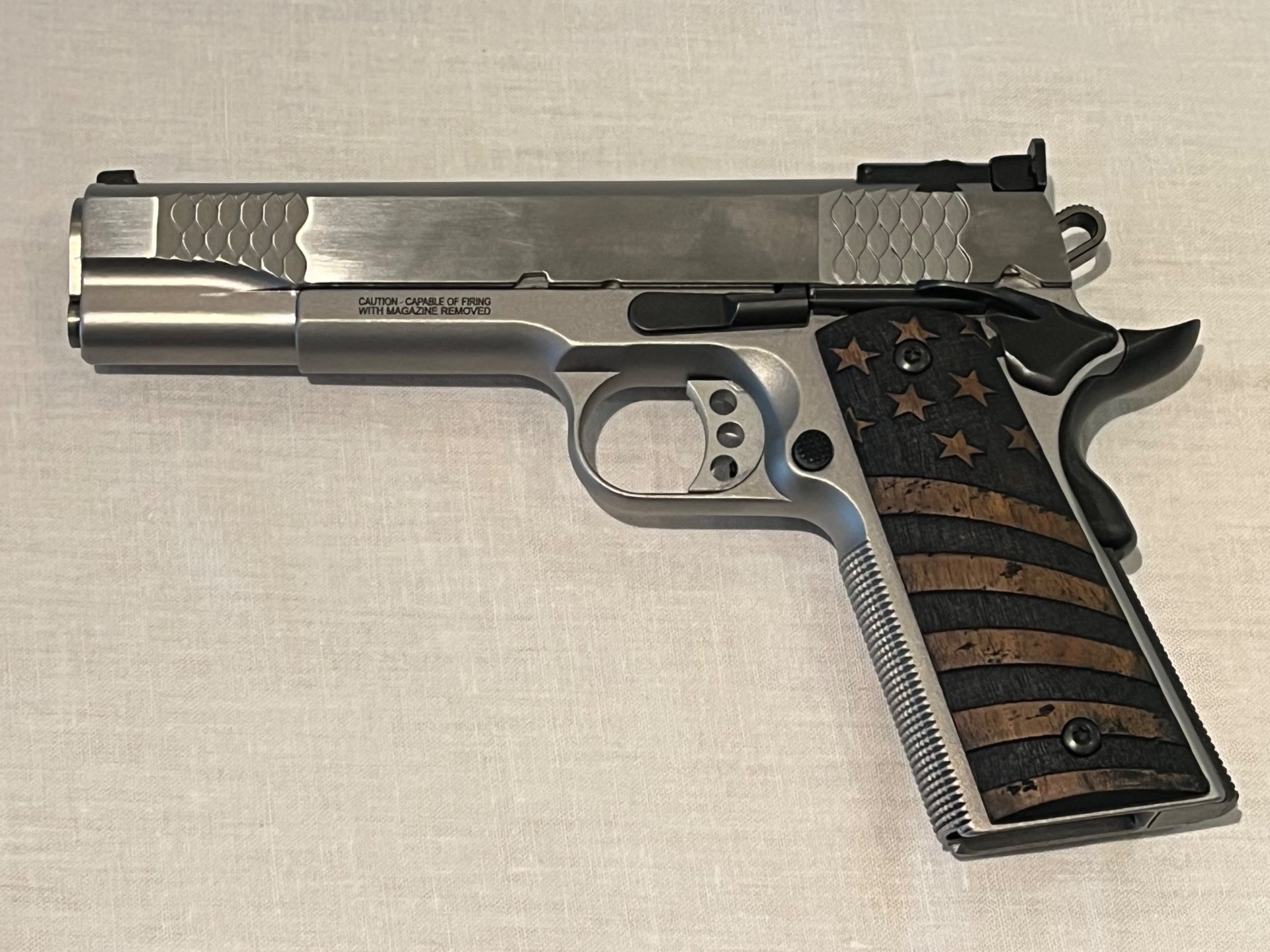 Smith & Wesson 1911 e-series .45 ACP – Bild 2