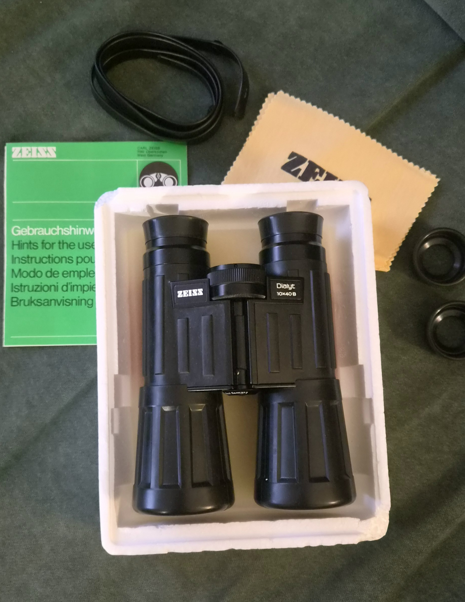 Fernglas Zeiss 10x40 BGA Bj ca 1978 Neu und unbenutzt in OvP mit allem Zubehör – Bild 1