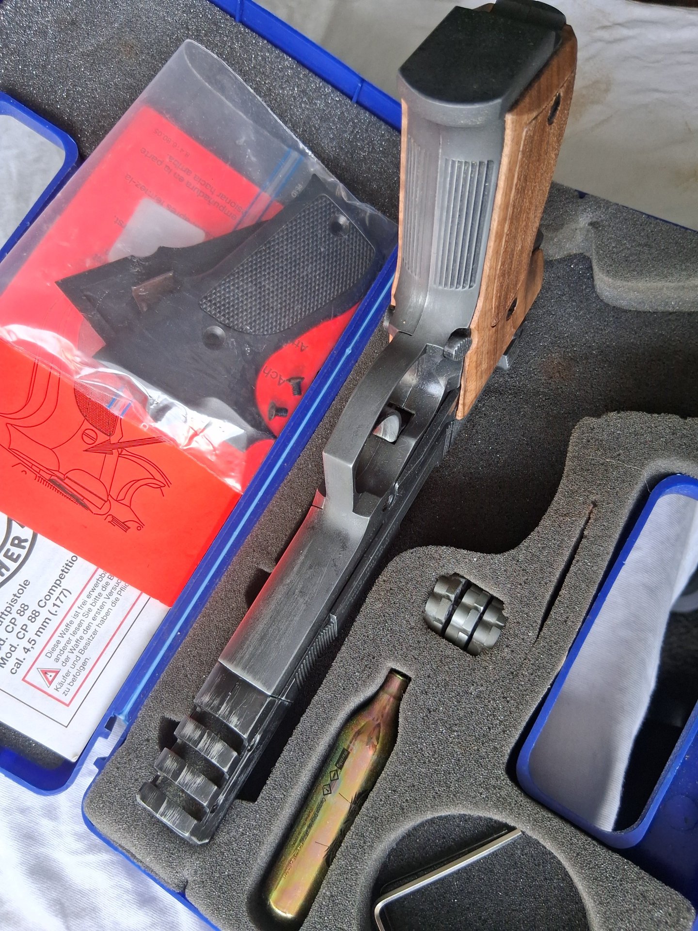 WALTHER CP88 + Holzgriffschalen. – Bild 4
