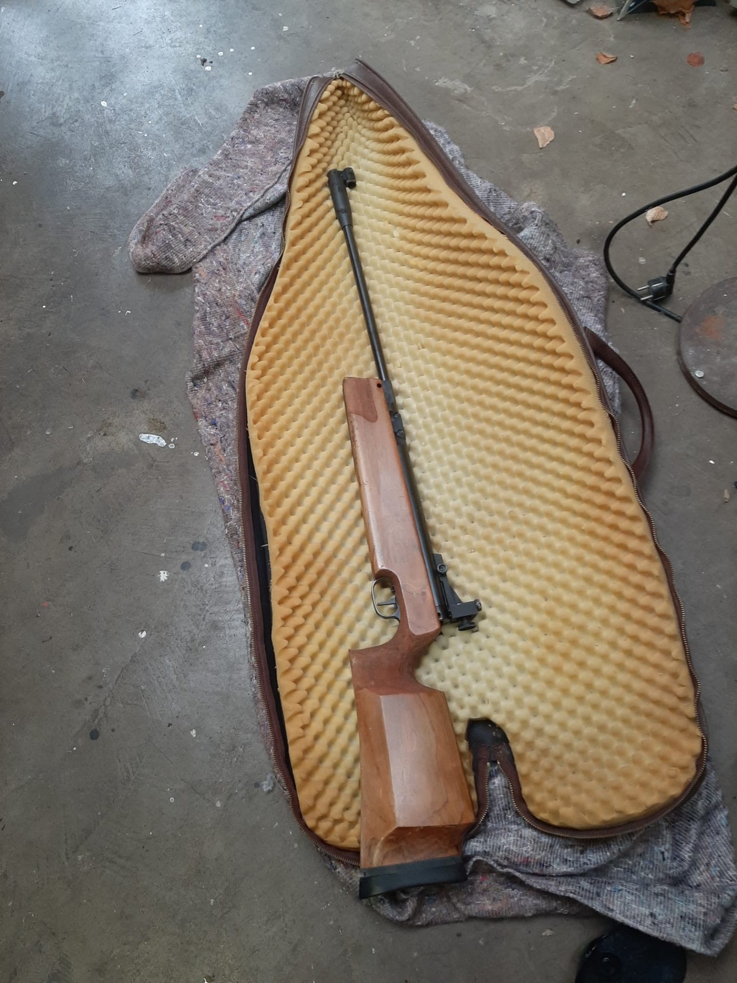 Luftgewehr Walther LGR, Seitenspanner – Bild 1