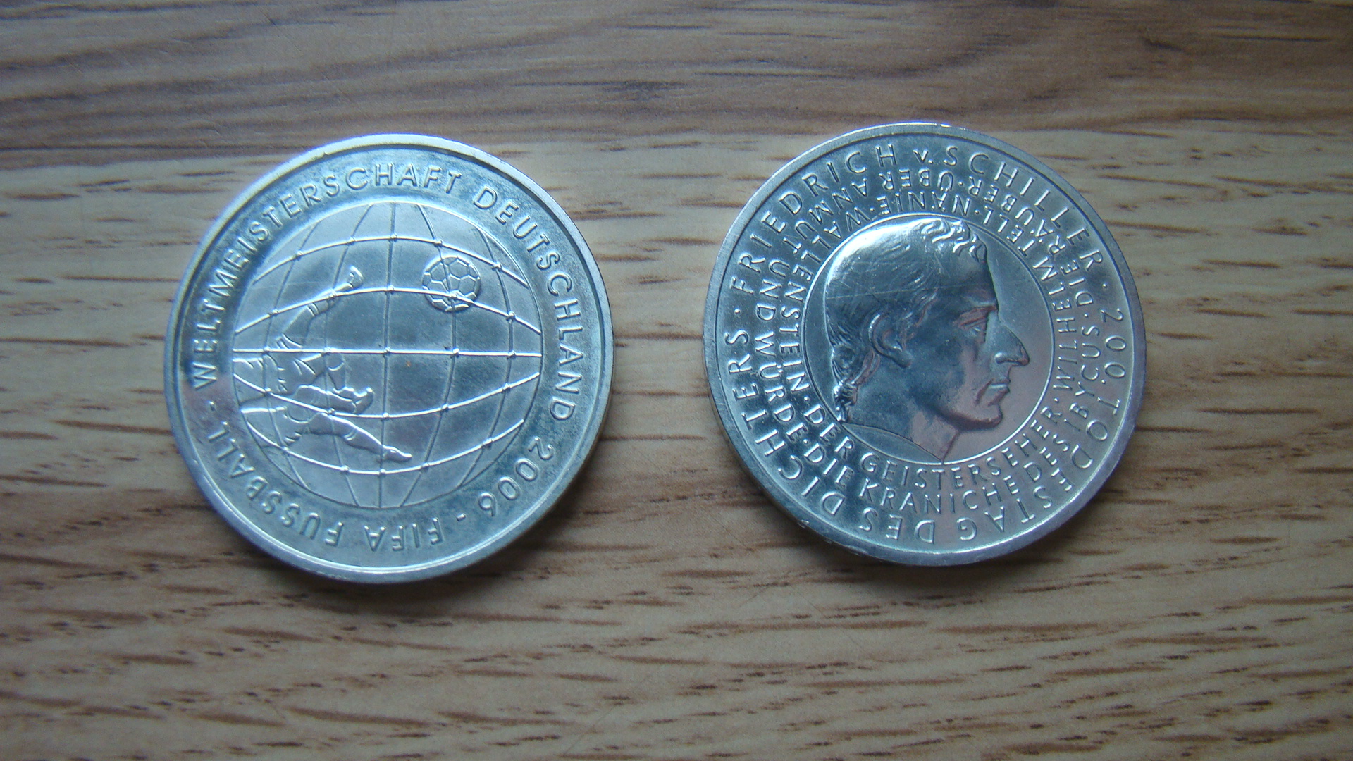 2 x 10 Euro Münzen aus 2006, Fußball Weltmeisterschaft 2006 und 200. Todestag Friedrich von Schiller – Bild 1