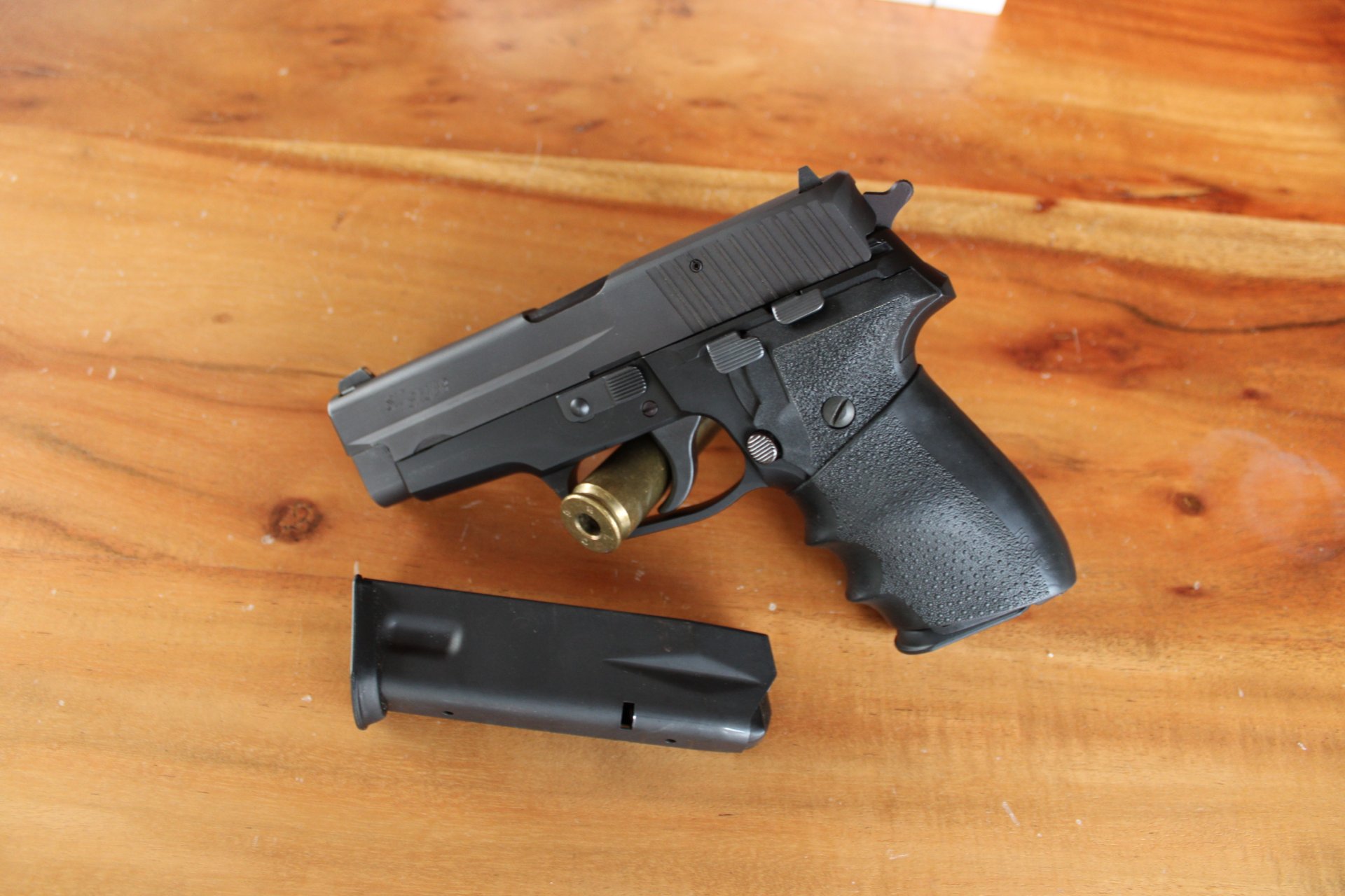 Neuwertige Pistole Sig Sauer P228 9mm Luger umgebaut auf 4mmM20 – Bild 2