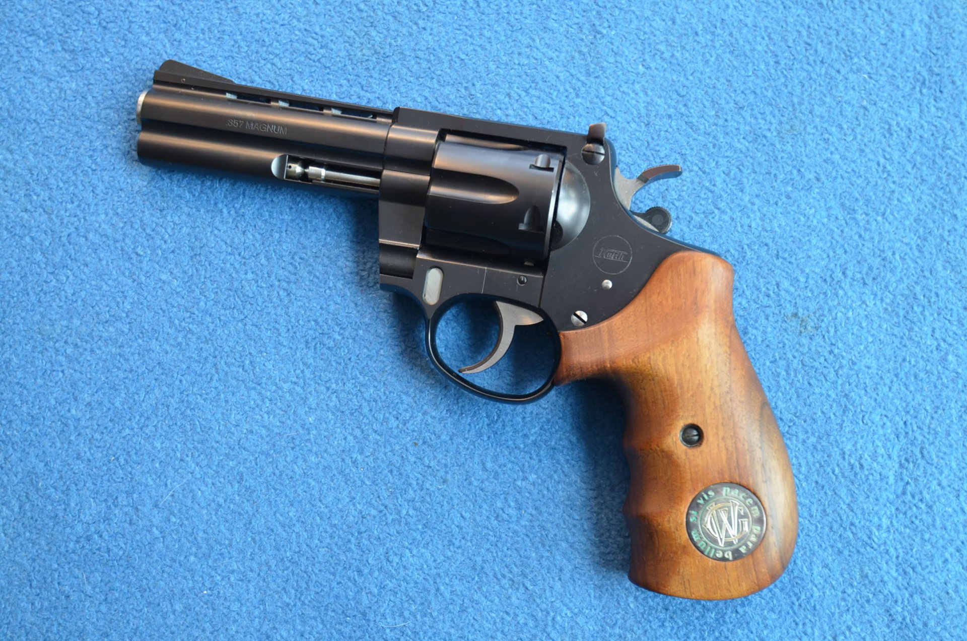 NEUWERTIGER REVOLVER KORTH .357 MAGNUM 4" – Bild 1