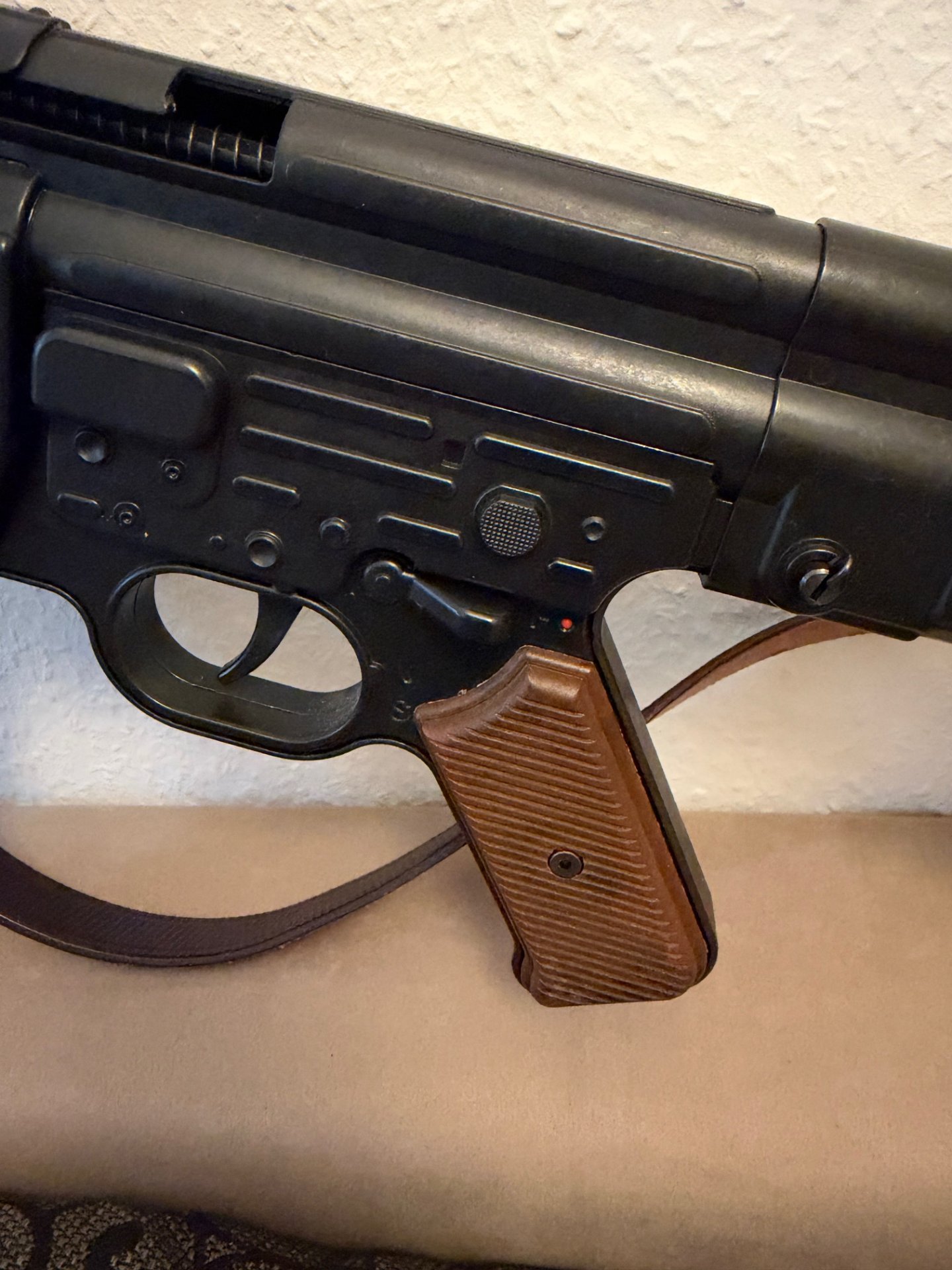 GSG StG44 9 mm P.A.K. Echtholz - Der deutsche Klassiker (Bonus: Retro Tasche) – Bild 3
