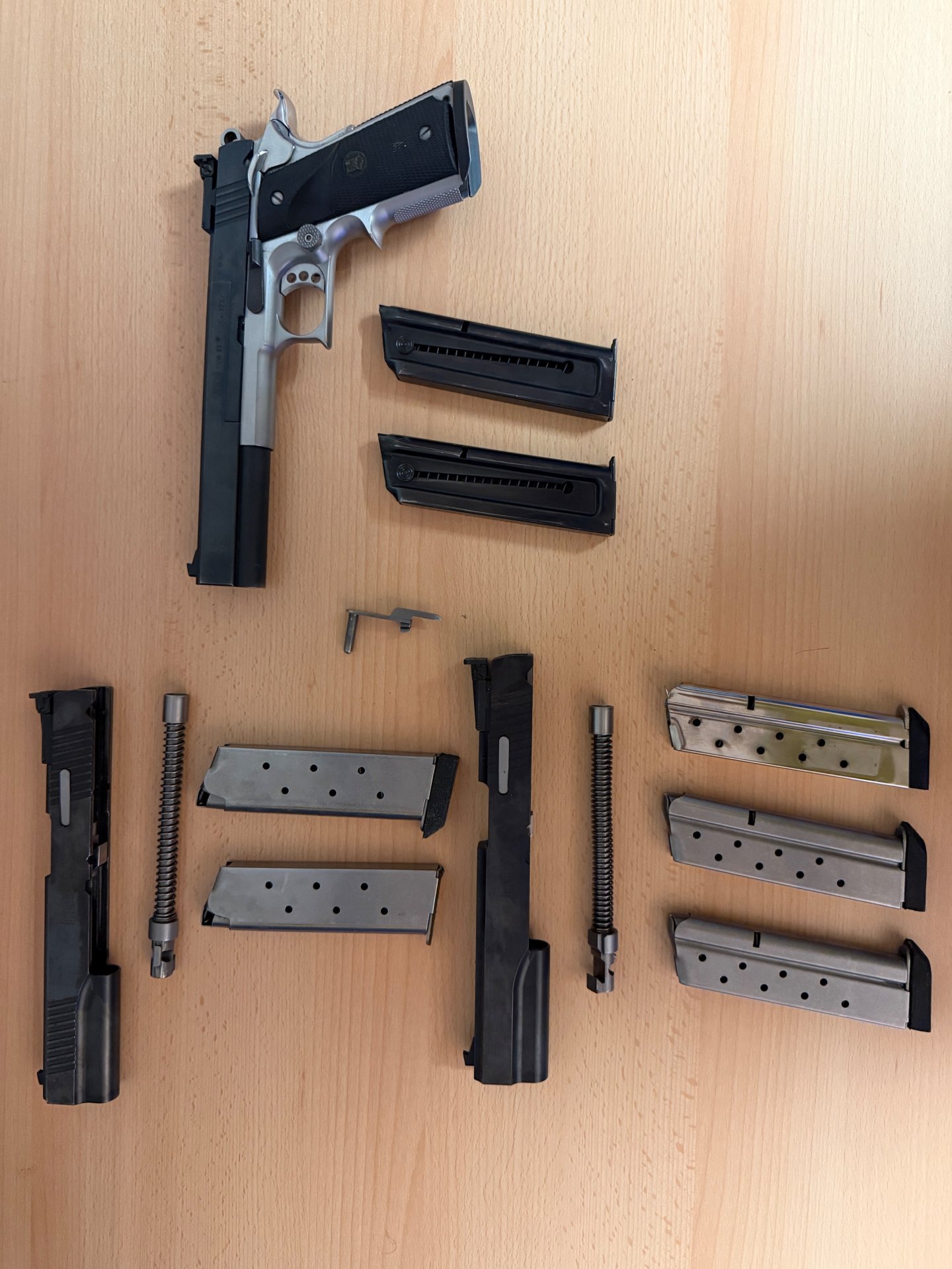 Pistole Peters Stahl Multicaliber .45Auto Inkl. Wechselsystem .38SuperAuto + .22lr inkl. 7 Magazine – Bild 2